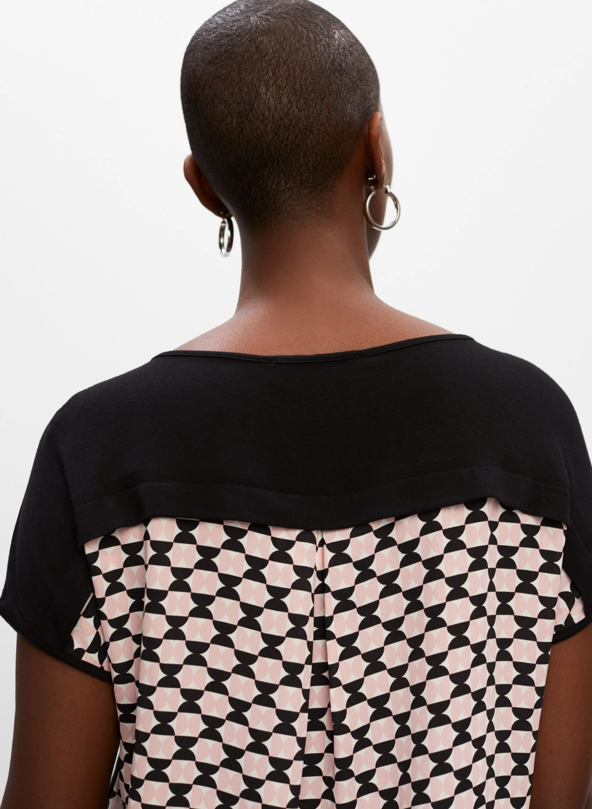 Geometric Print Detail Top sold by Melanie Lyne product image thumbnail 5