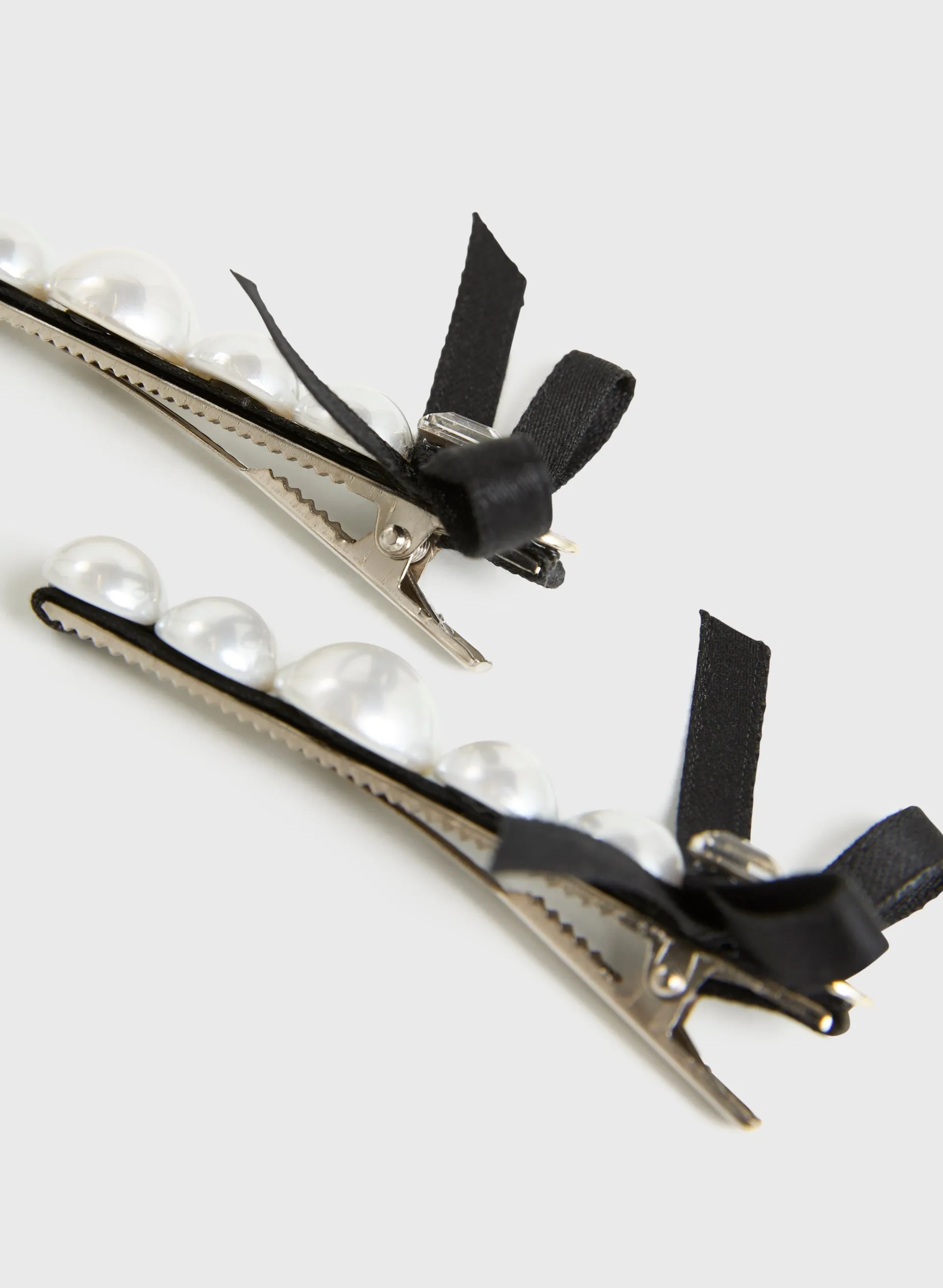 Pearl & Bow Detail Hair Clip Set sold by Melanie Lyne product image thumbnail 2