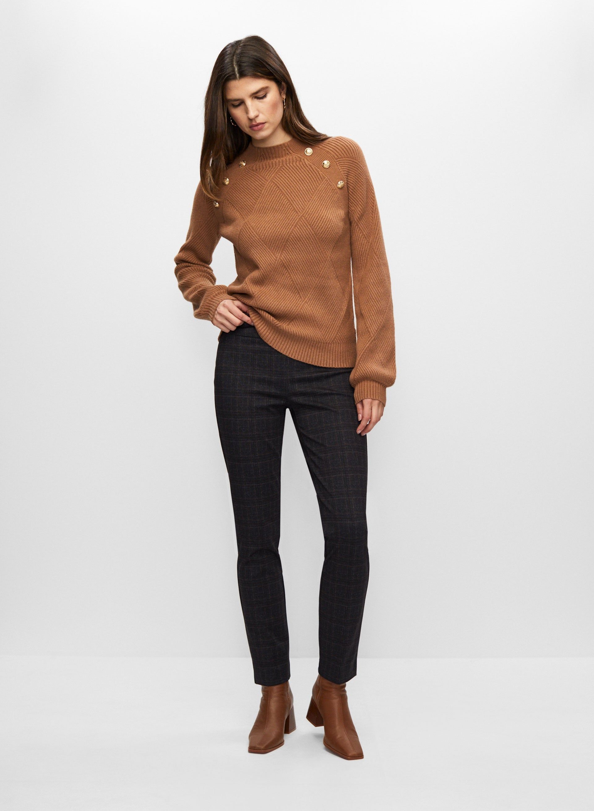 Diamond Rib Knit Pullover Sweater sold by Melanie Lyne product image thumbnail 4