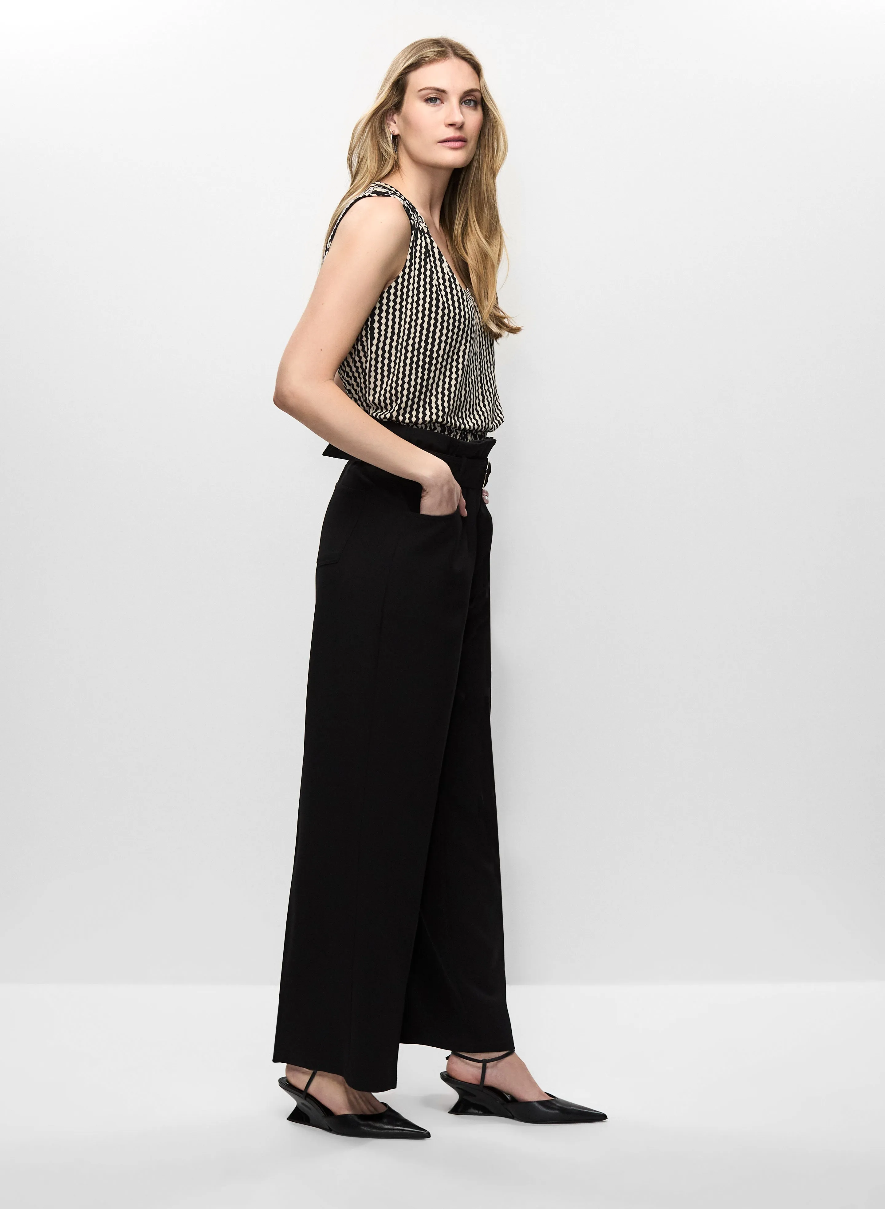 Geometric Print Sleeveless Top sold by Melanie Lyne product image thumbnail 5