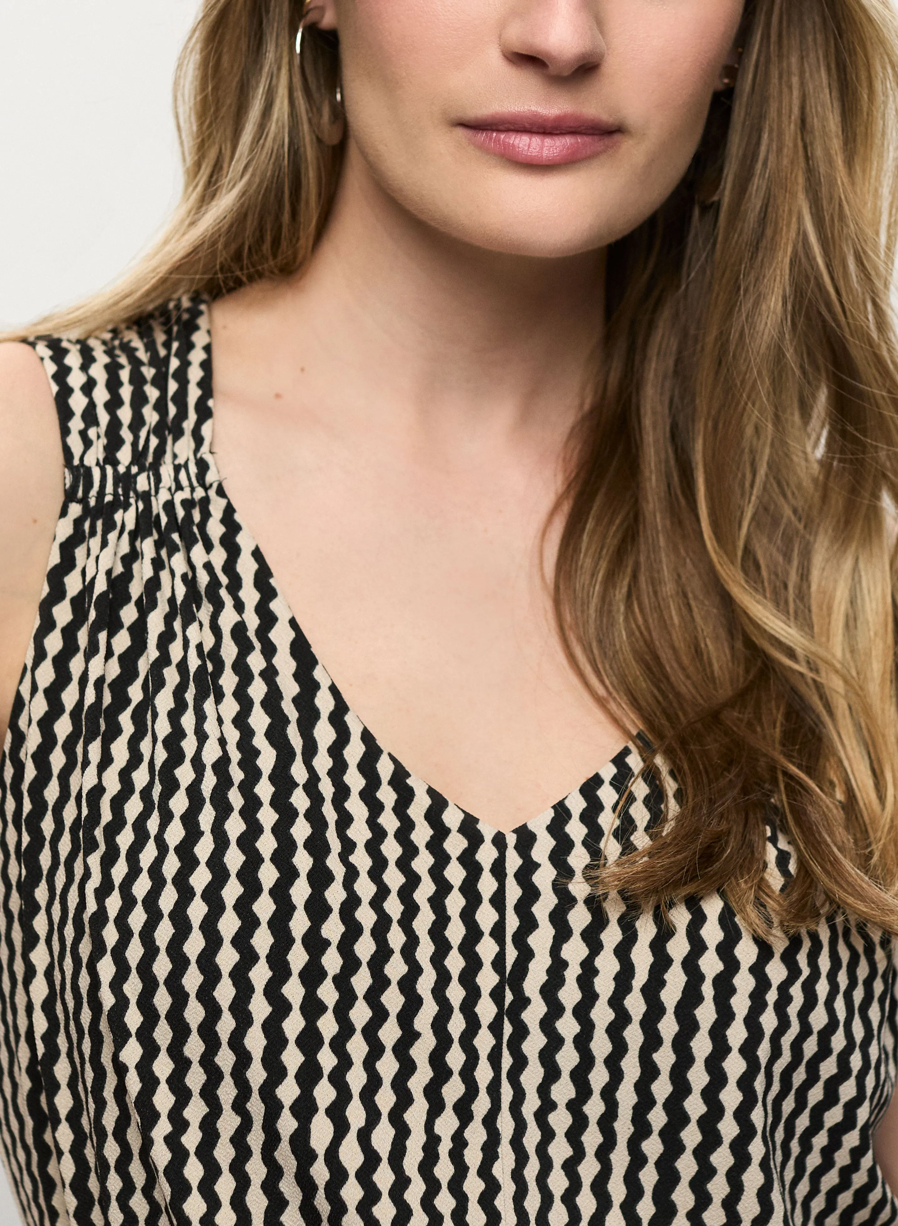 Geometric Print Sleeveless Top sold by Melanie Lyne product image thumbnail 2