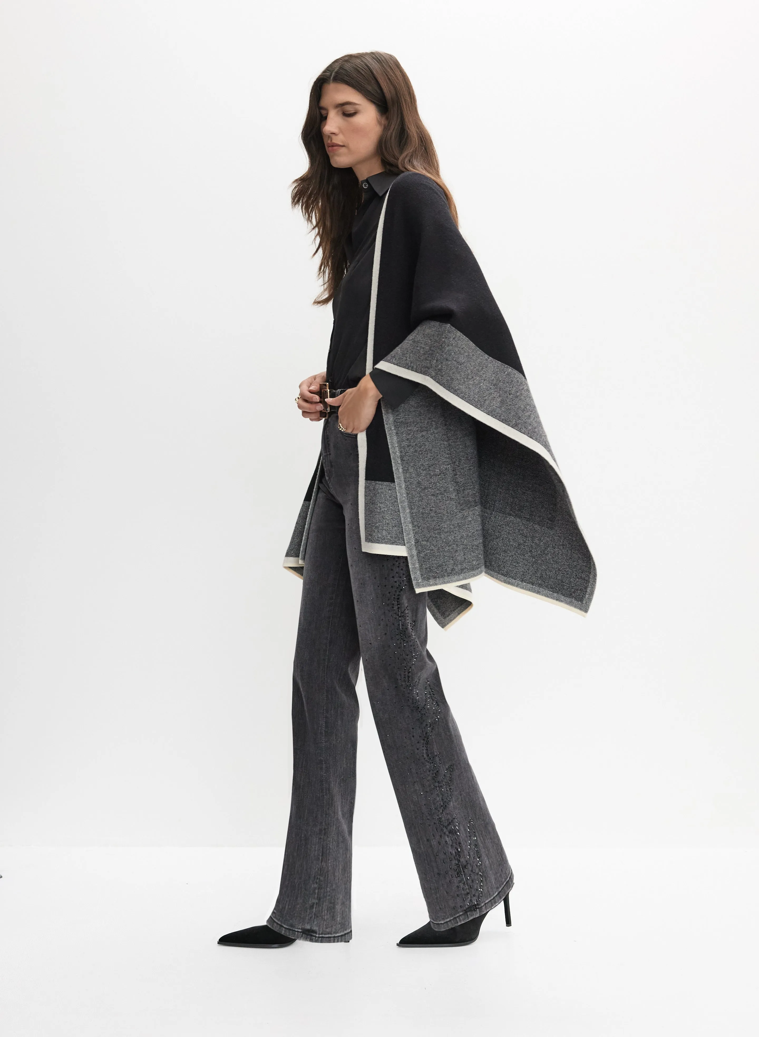 Contrast Border Shawl sold by Melanie Lyne product image thumbnail 5