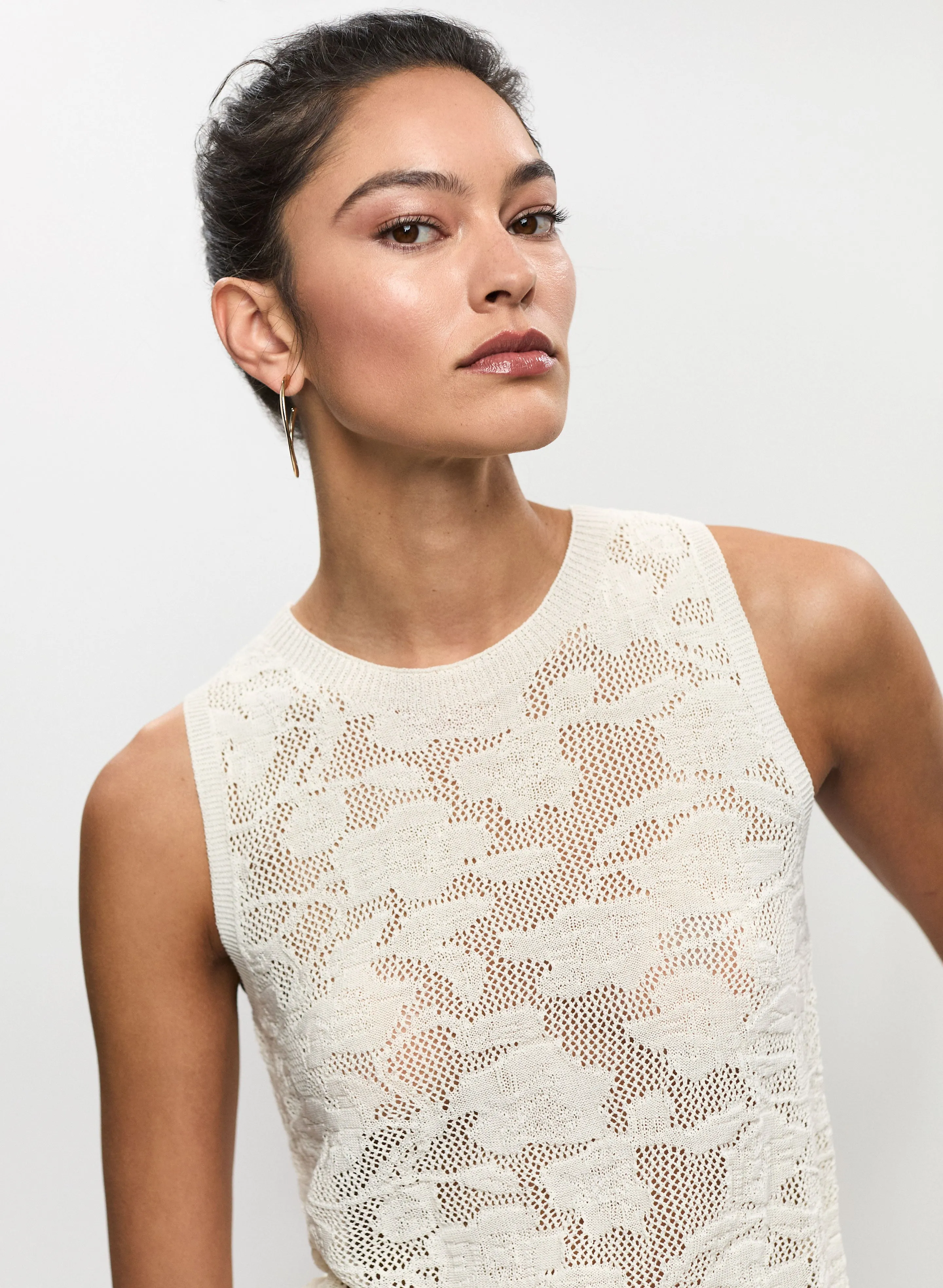 Floral Open-Knit Sleeveless Sweater sold by Melanie Lyne product image thumbnail 2