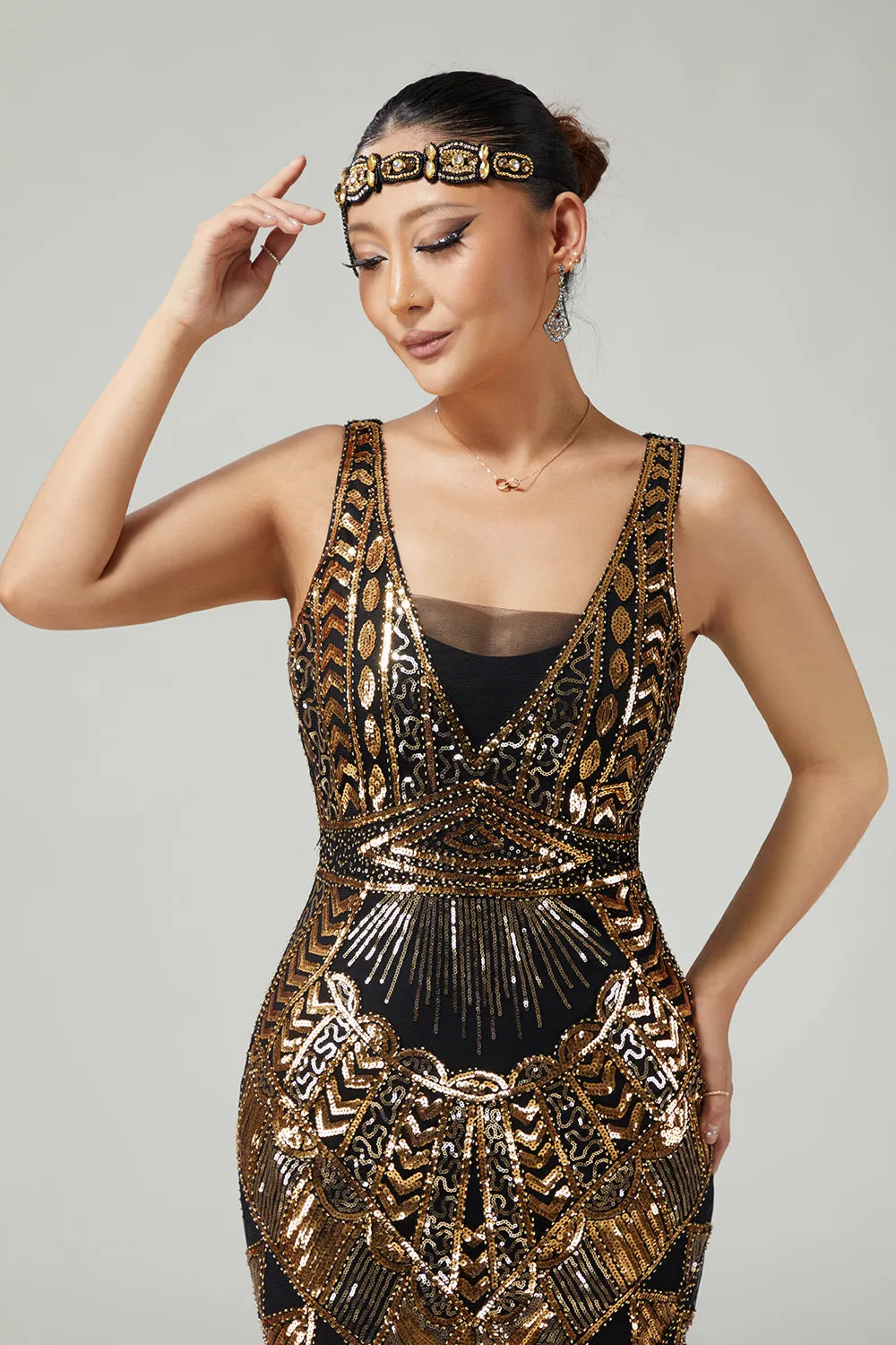Black Golden Bodycon Sequins Fringed 1920s Dress with 5-Piece Accessories Set sold by Wedtrend product image thumbnail 4