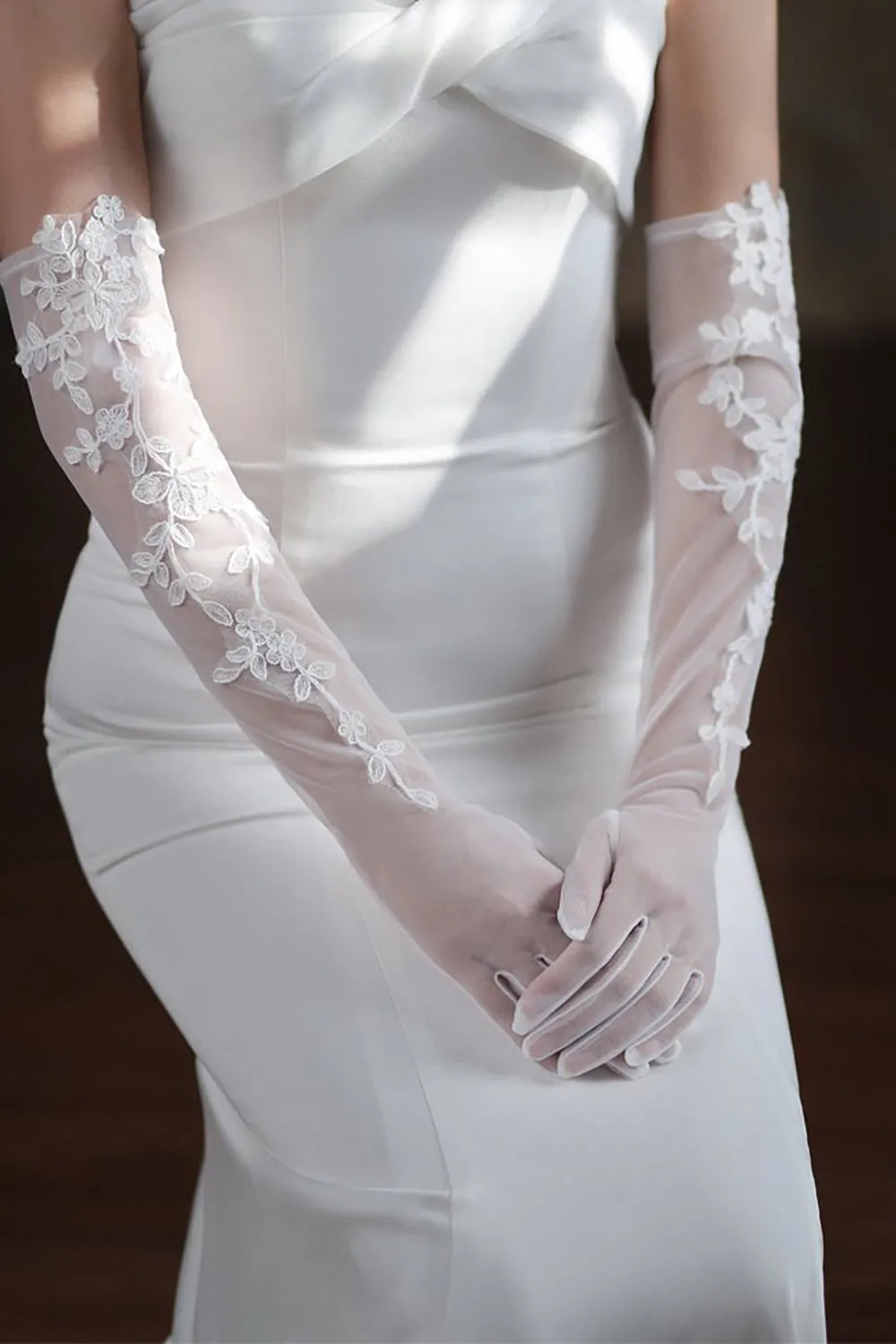 Elegant White Lace Long Wedding Gloves sold by Wedtrend product image thumbnail 2