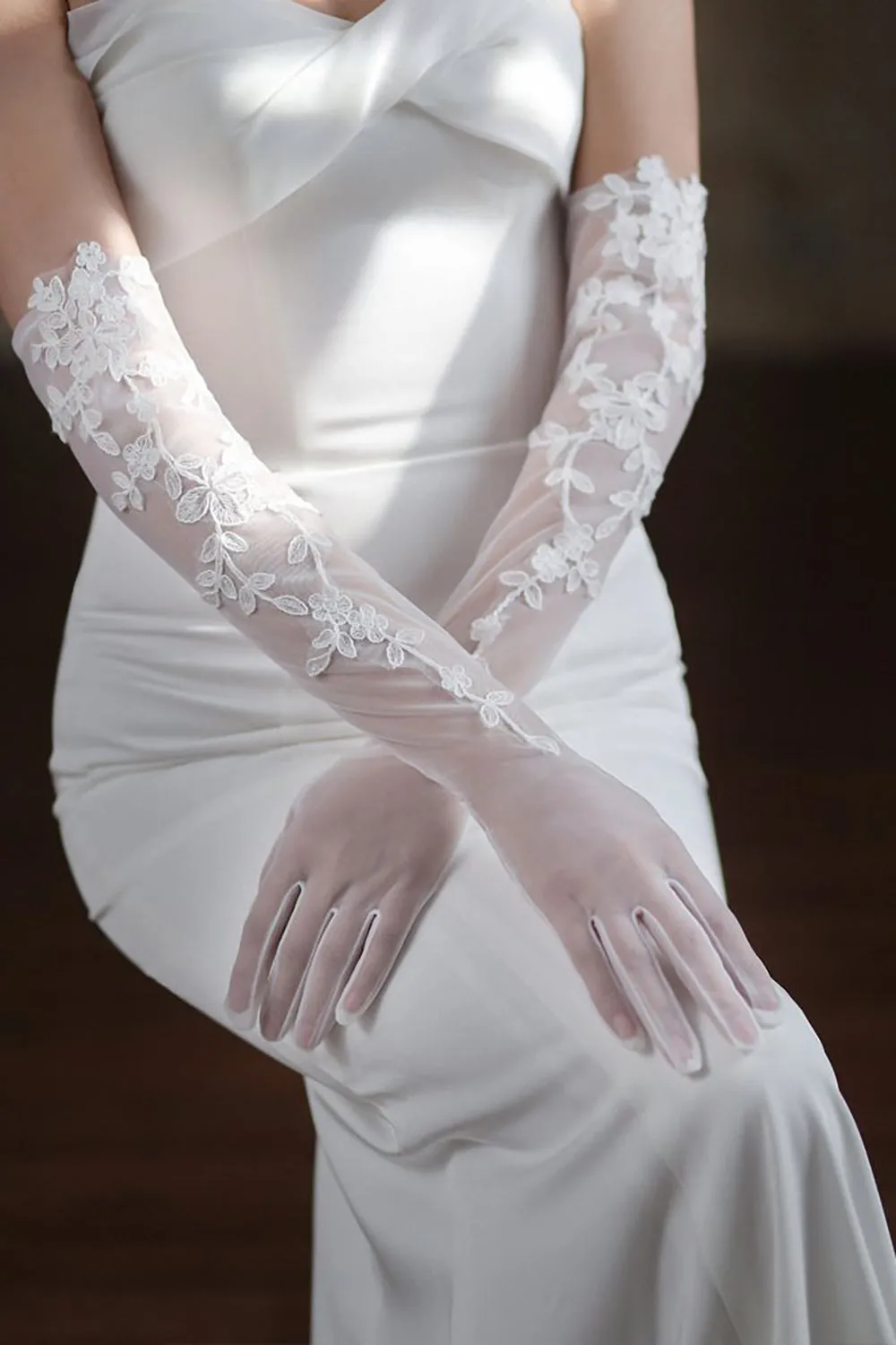 Elegant White Lace Long Wedding Gloves sold by Wedtrend product image thumbnail 4