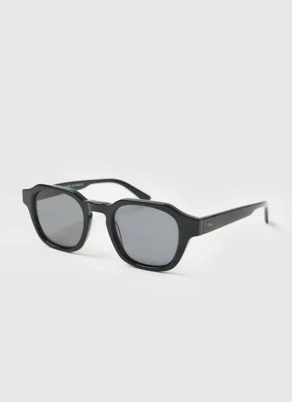 P001-E2 Black Sunglasses | Black Polarized Lenses made by Percival