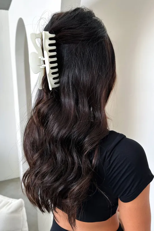 Eli Claw Clip - White sold by Thats So Fetch