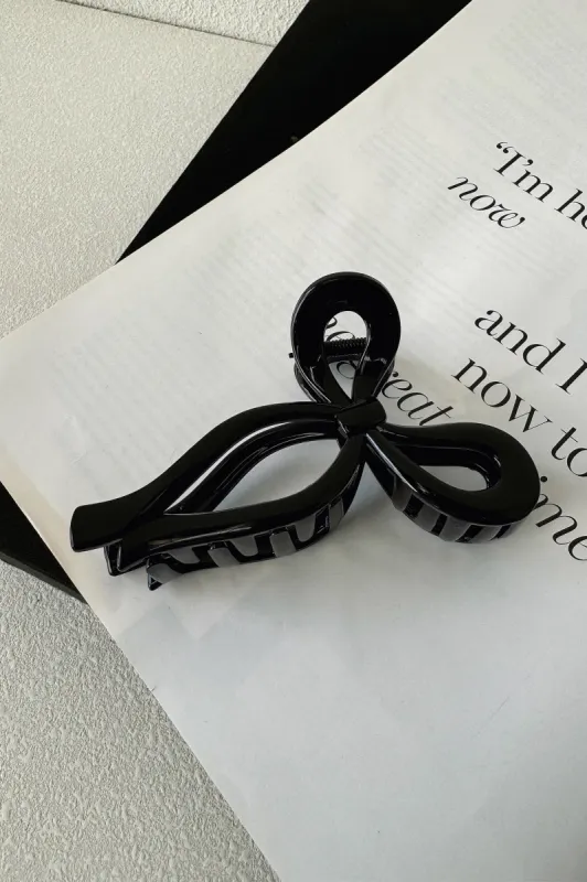 Blaire Claw Clip - Black sold by Thats So Fetch