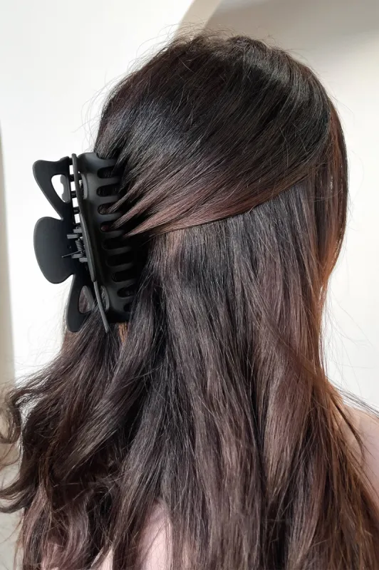 Eli Claw Clip - Black sold by Thats So Fetch