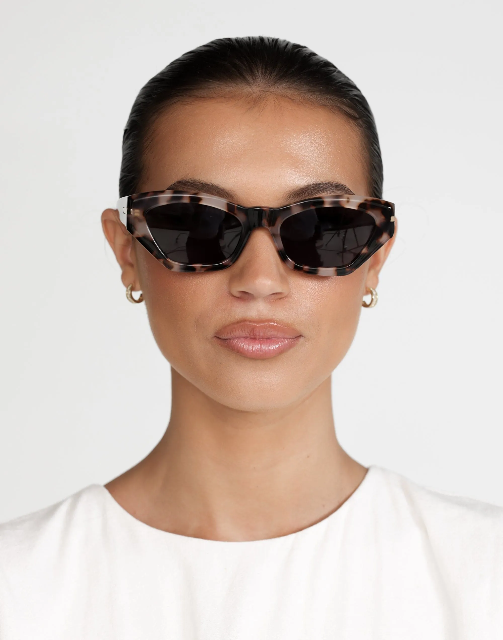 The Ellingson Sunglasses (Marble Tort Jet) - By Banbé sold by Charcoal Clothing product image thumbnail 4