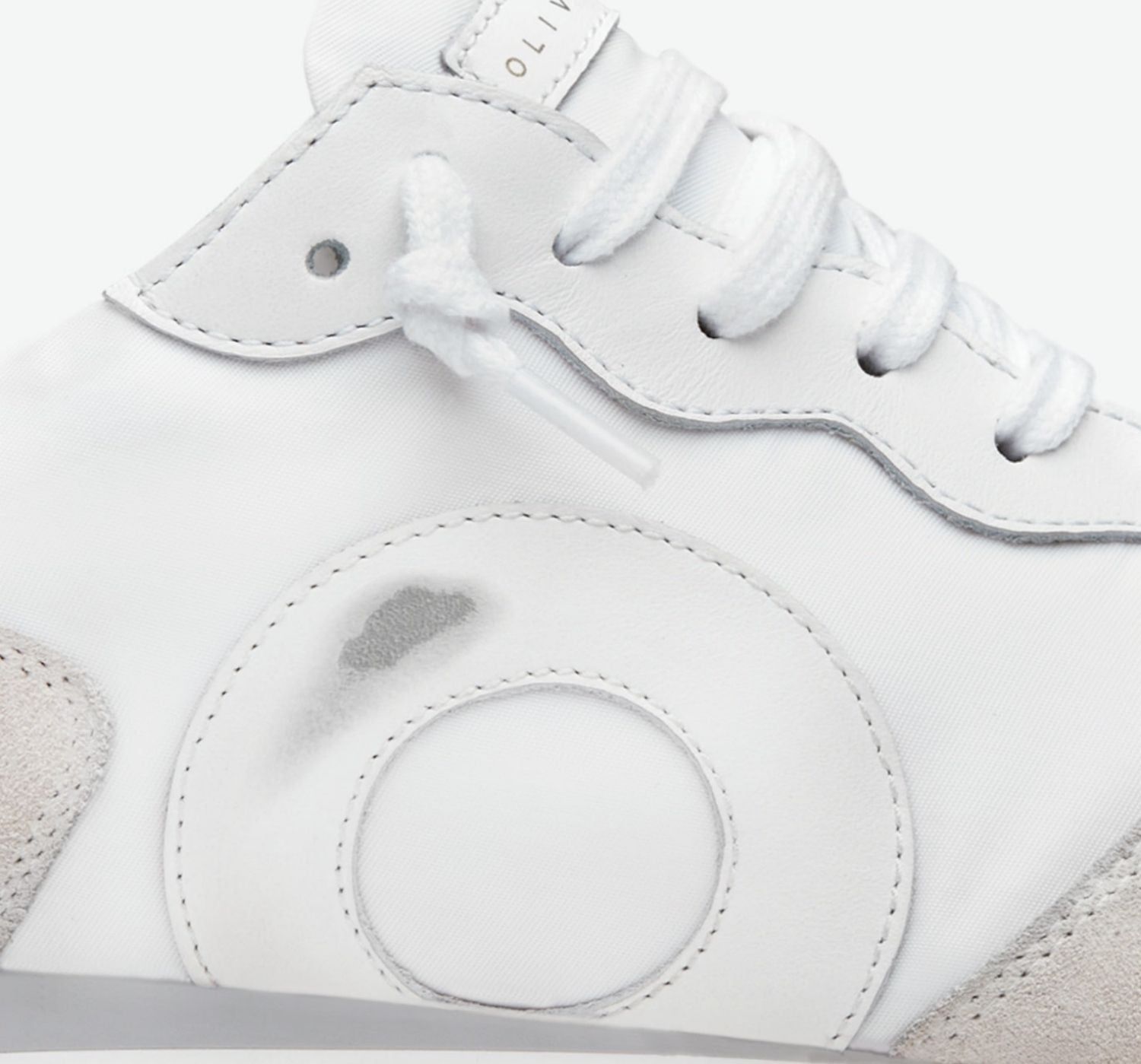 Runner | Snow sold by Oliver Cabell product image thumbnail 3