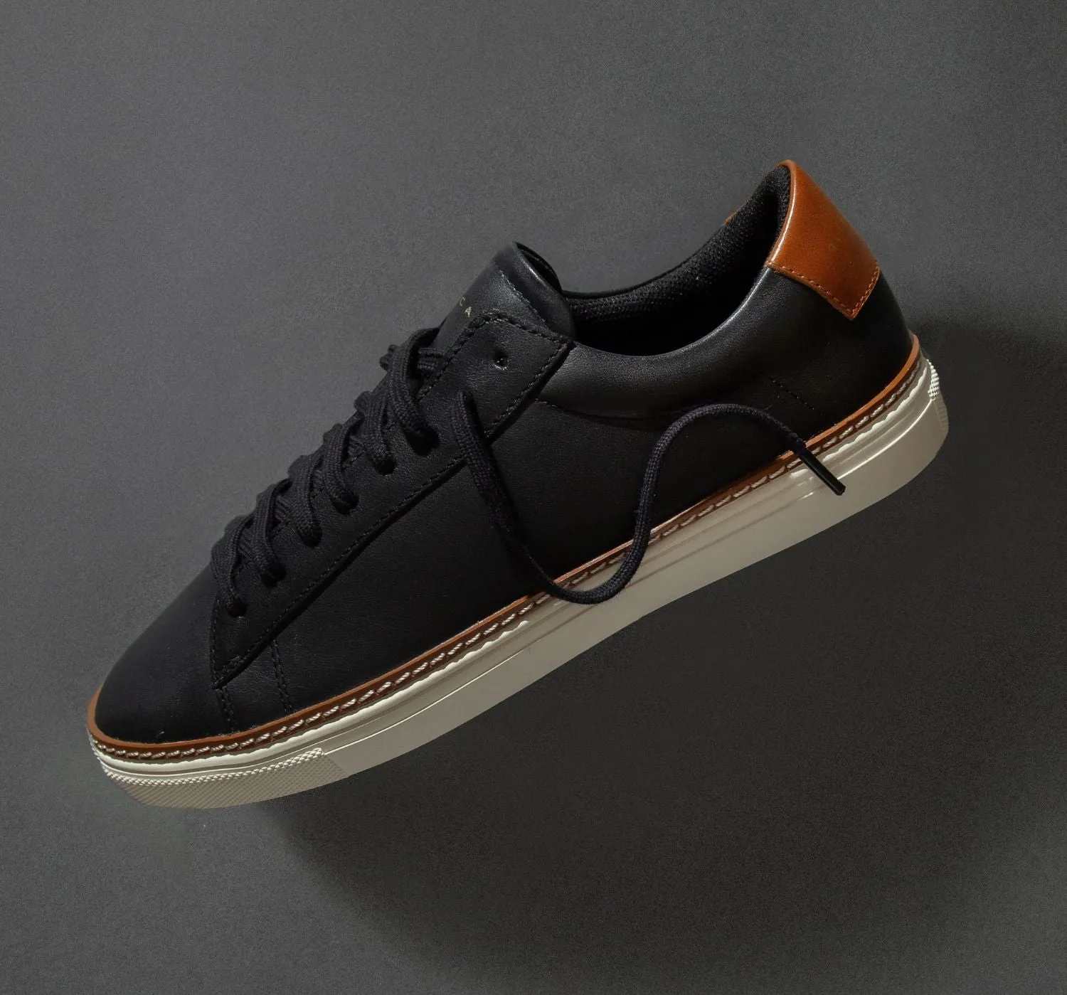 Low 1 Pro | Nero sold by Oliver Cabell product image thumbnail 4