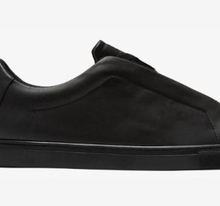 Low 1 Laceless | Jet Black sold by Oliver Cabell