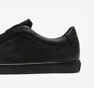 Low 1 Laceless | Jet Black sold by Oliver Cabell