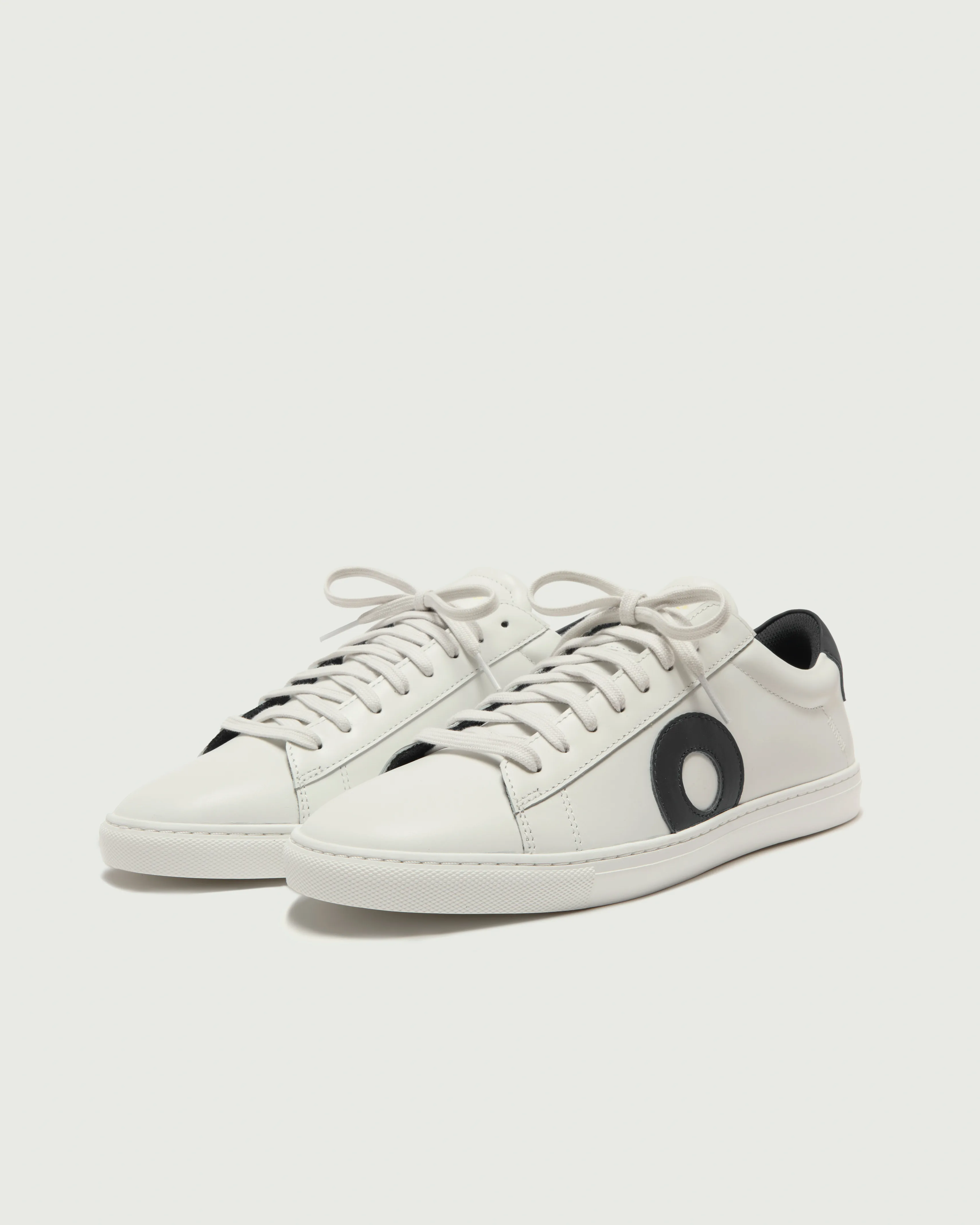 Low 1 | White / Black sold by Oliver Cabell product image thumbnail 2