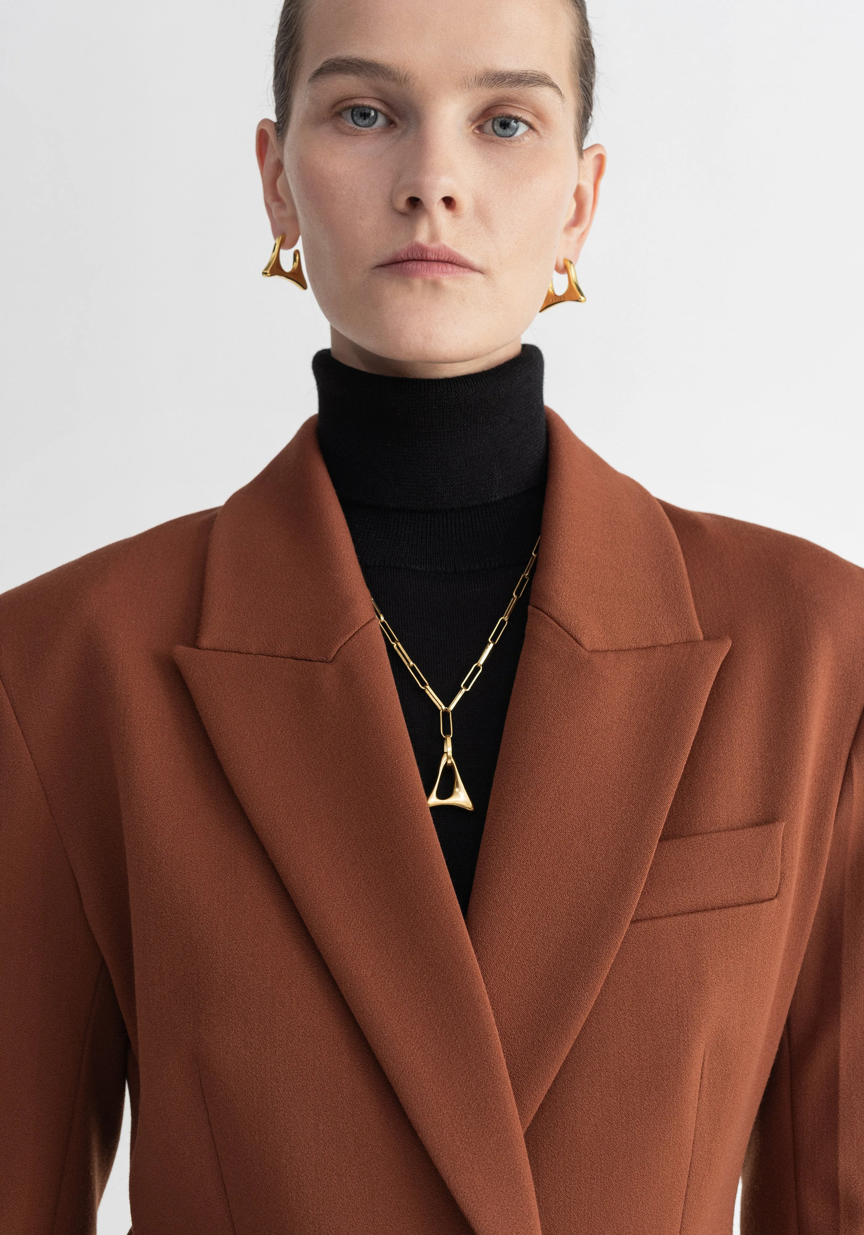 MOTIVE sold by AERON