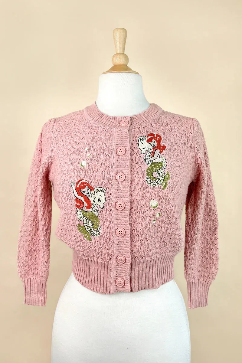 Cardigan mermaid sisters - rose (précommande) sold by Vintage Romance product image thumbnail 4