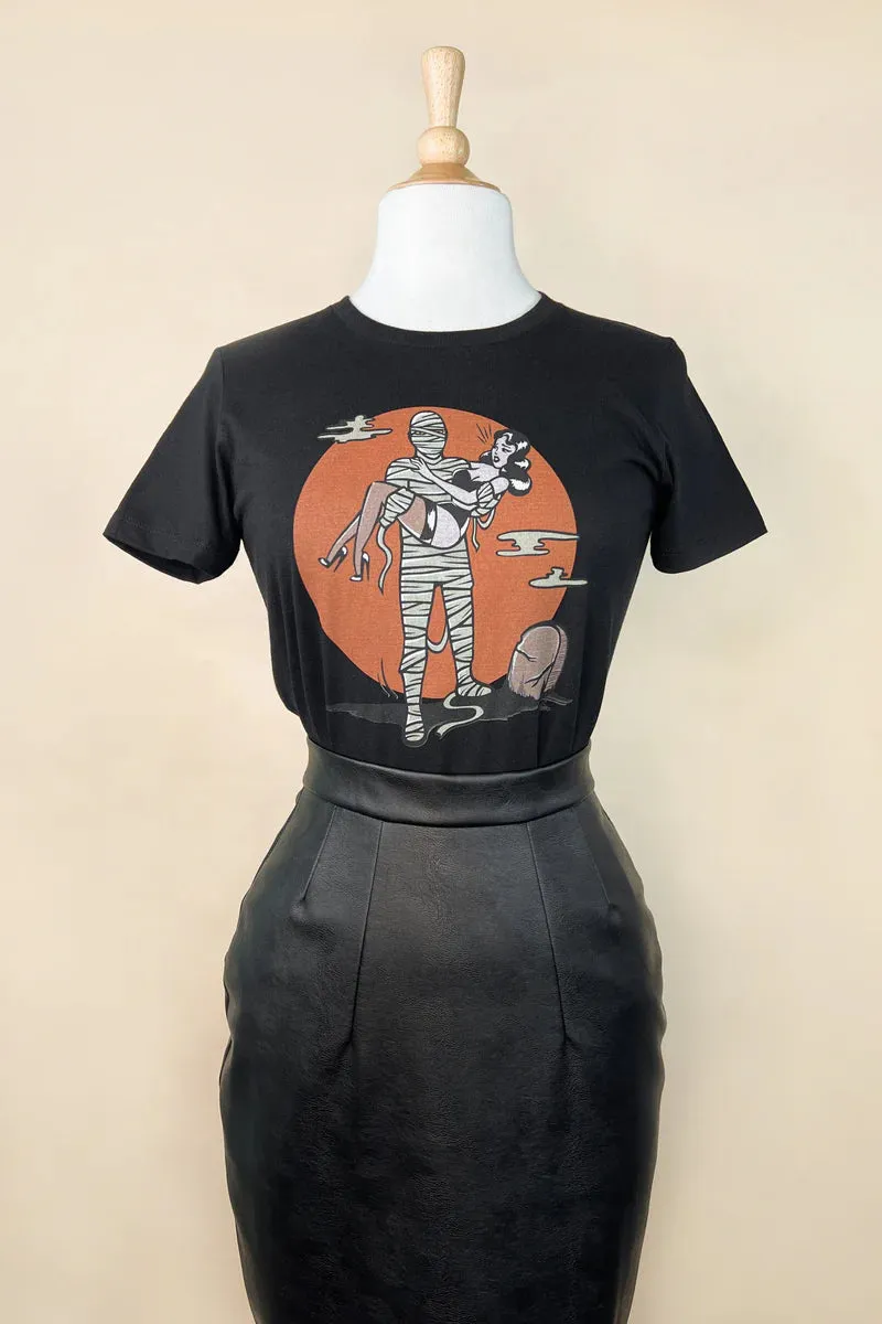 The mummy’s curse - noir sold by Vintage Romance product image thumbnail 2