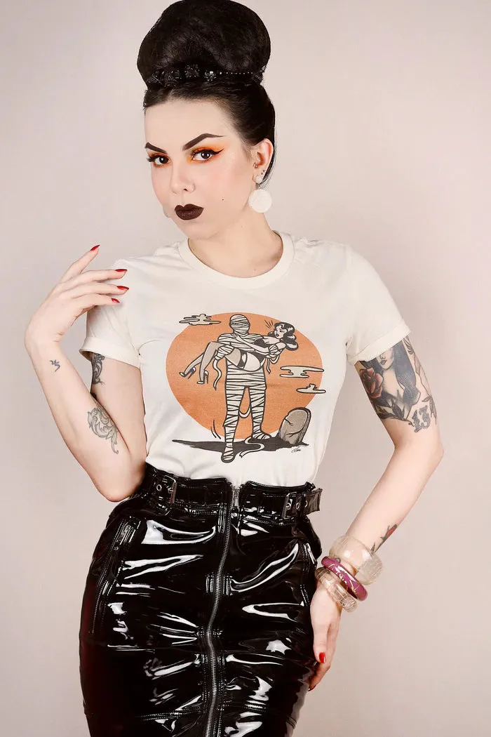 The mummy’s curse - ivoire sold by Vintage Romance product image thumbnail 2