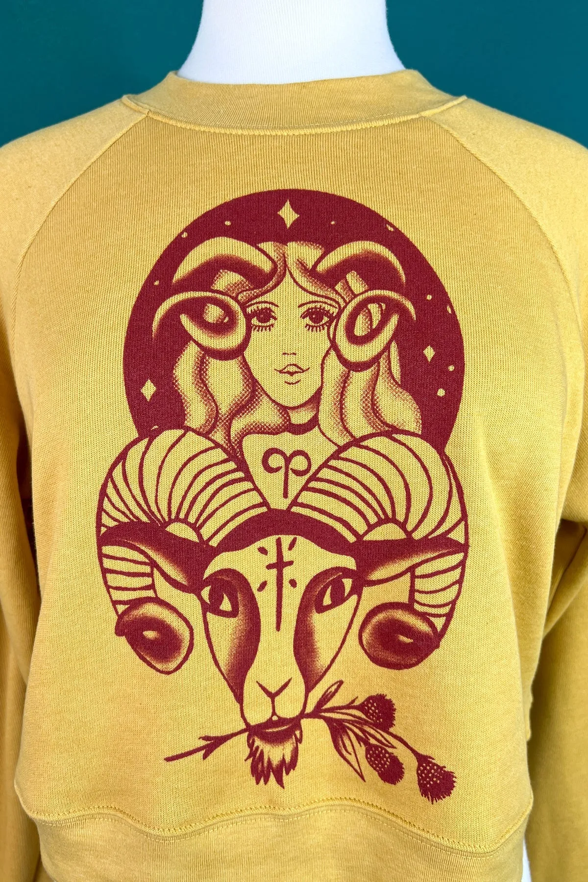 Hoodie aries mountain girl (précommande) sold by Vintage Romance product image thumbnail 2