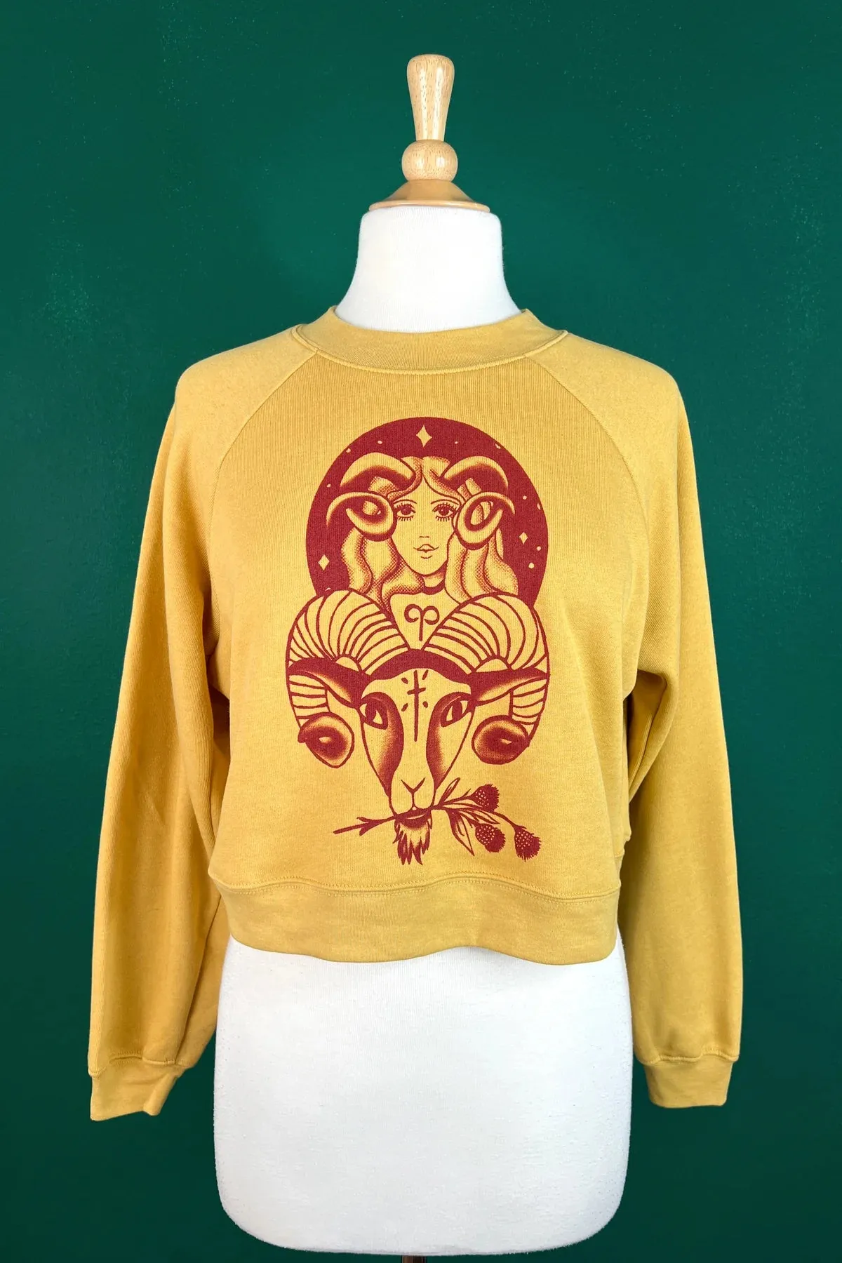 Hoodie aries mountain girl (précommande) sold by Vintage Romance