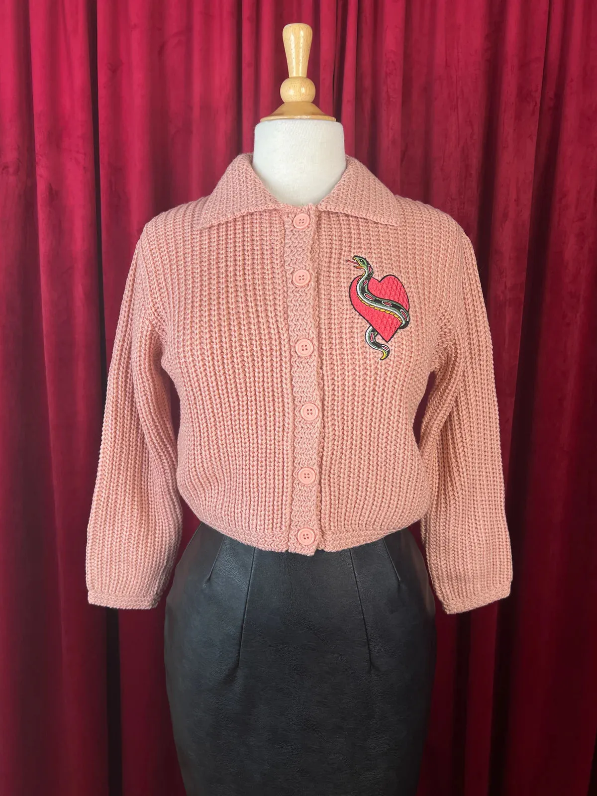 Veste venomous love - rose (précommande) sold by Vintage Romance product image thumbnail 2