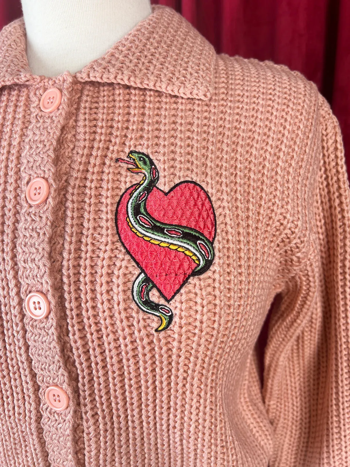 Veste venomous love - rose (précommande) sold by Vintage Romance product image thumbnail 3