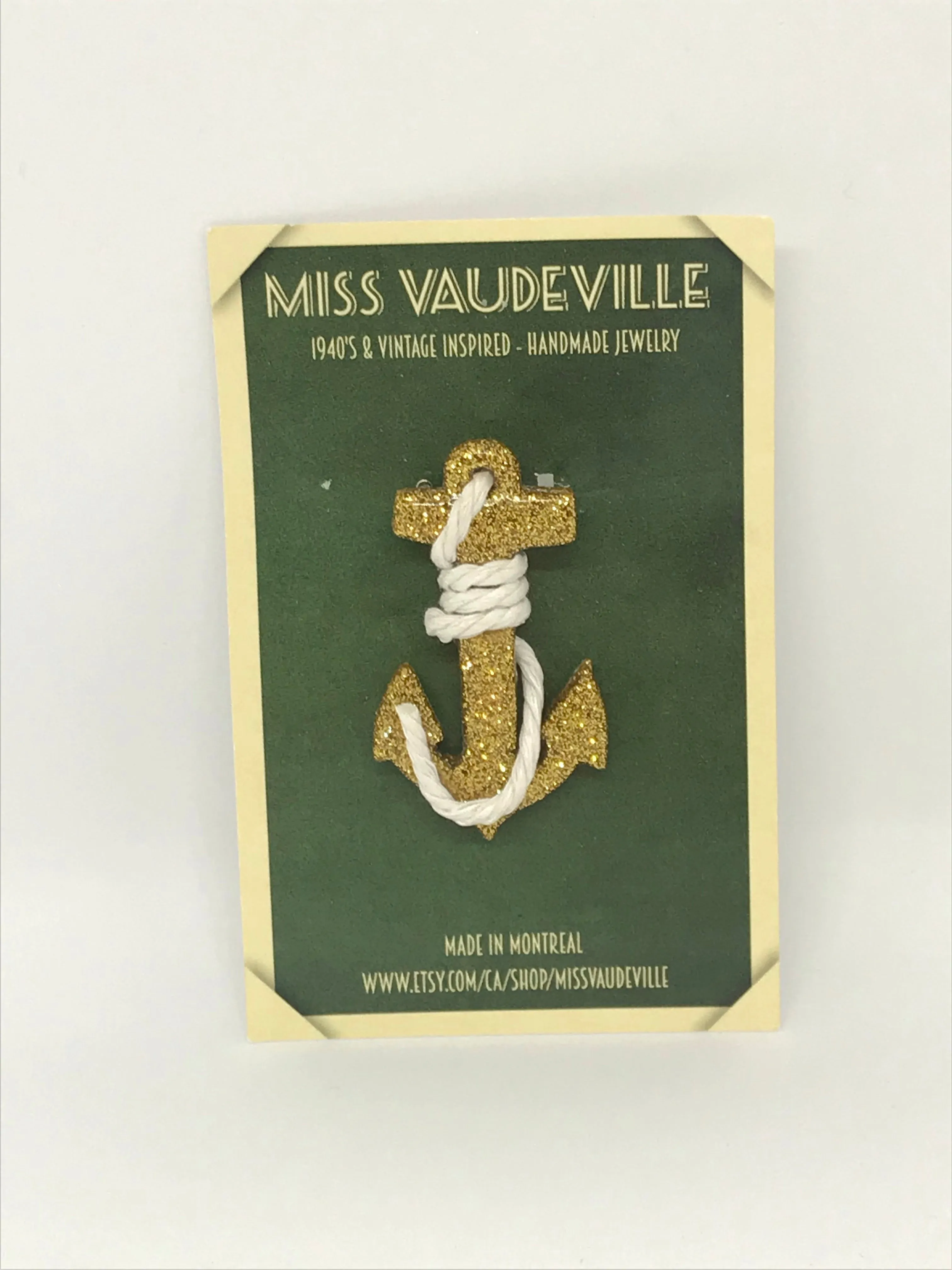 Broche ancre de bateau dorée sold by Vintage Romance