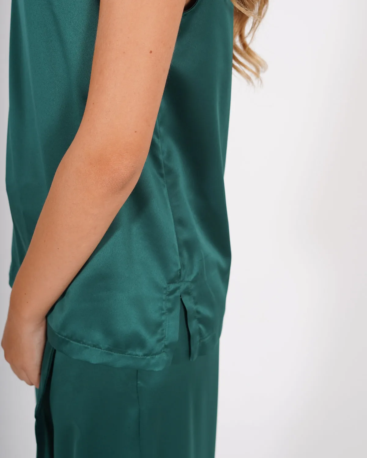 Coordinato in raso fluido blusa smanicata e pantaloni con cintura - Caruso sold by Hope Fashion product image thumbnail 4