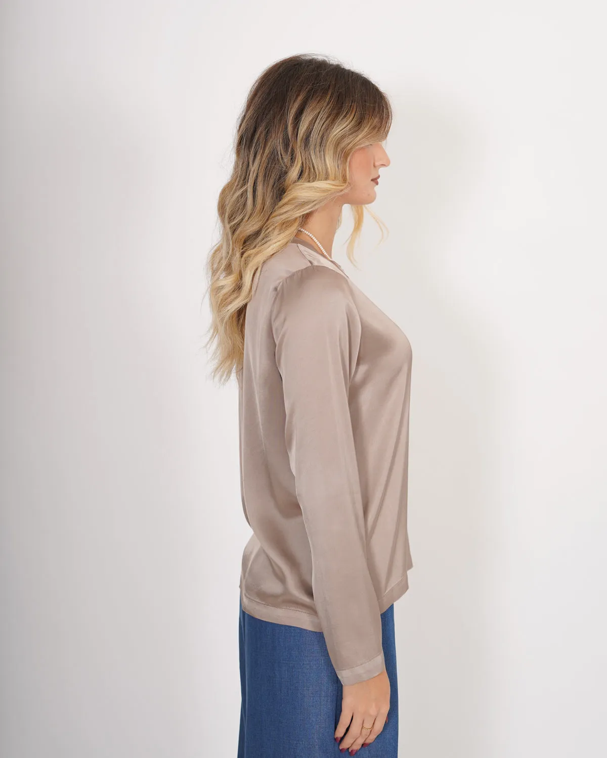 Blusa girocollo regular fit in raso - Verzellino sold by Hope Fashion product image thumbnail 2