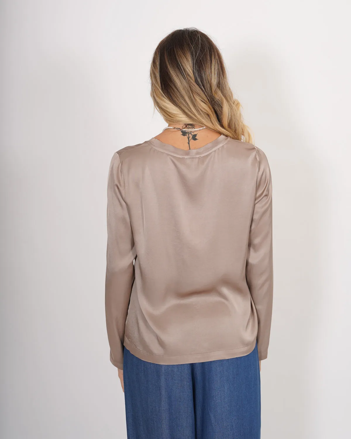Blusa girocollo regular fit in raso - Verzellino sold by Hope Fashion product image thumbnail 3