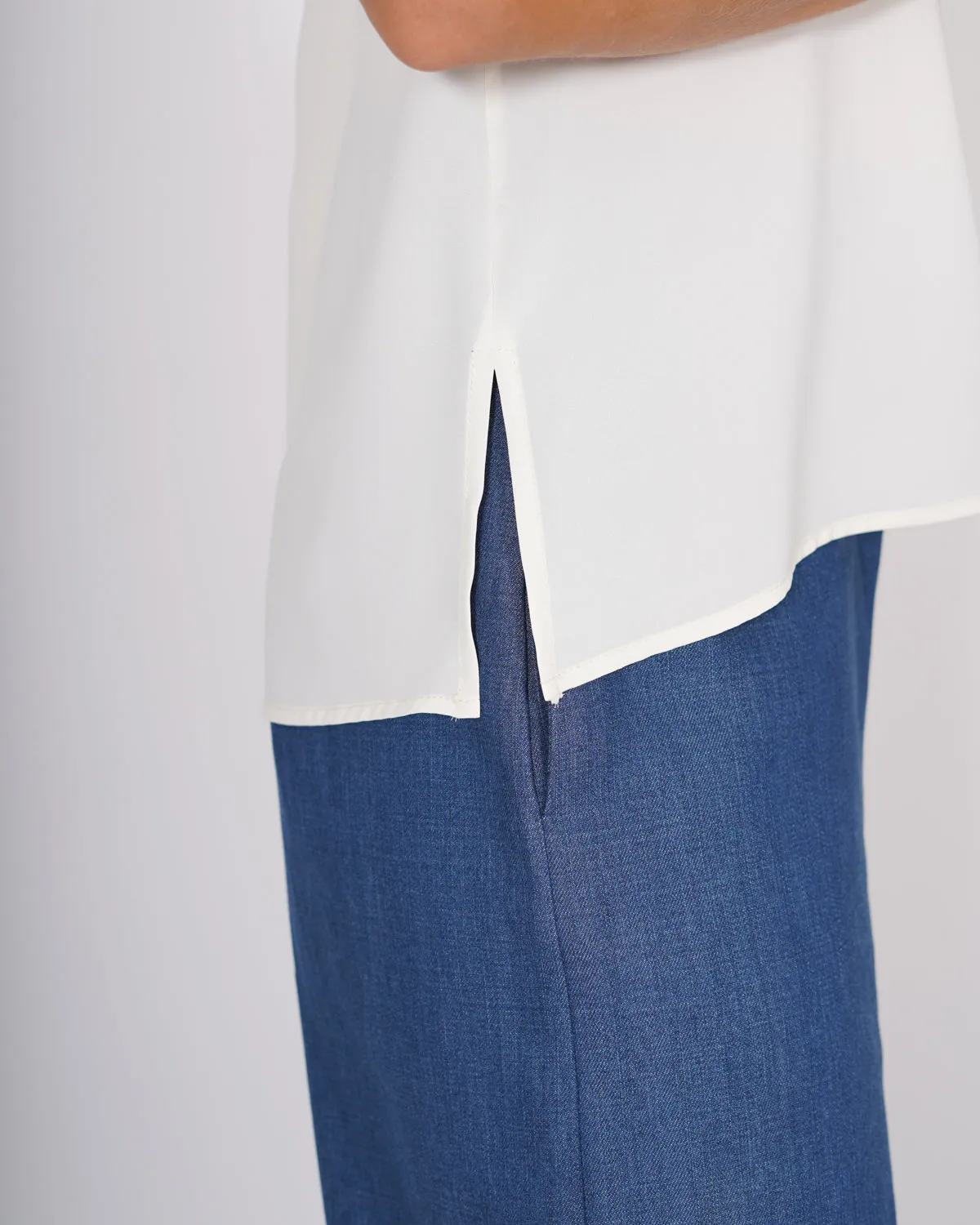 Blusa scollo a v in mano seta - Samira sold by Hope Fashion product image thumbnail 5