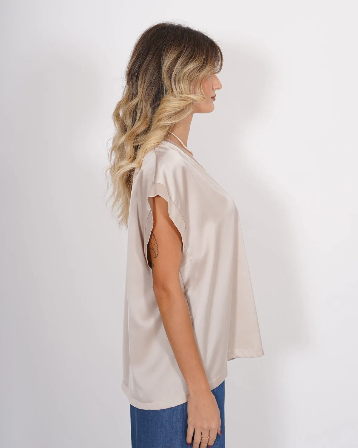 Blusa scollo a v in mano raso - Idrante sold by Hope Fashion product image thumbnail 2