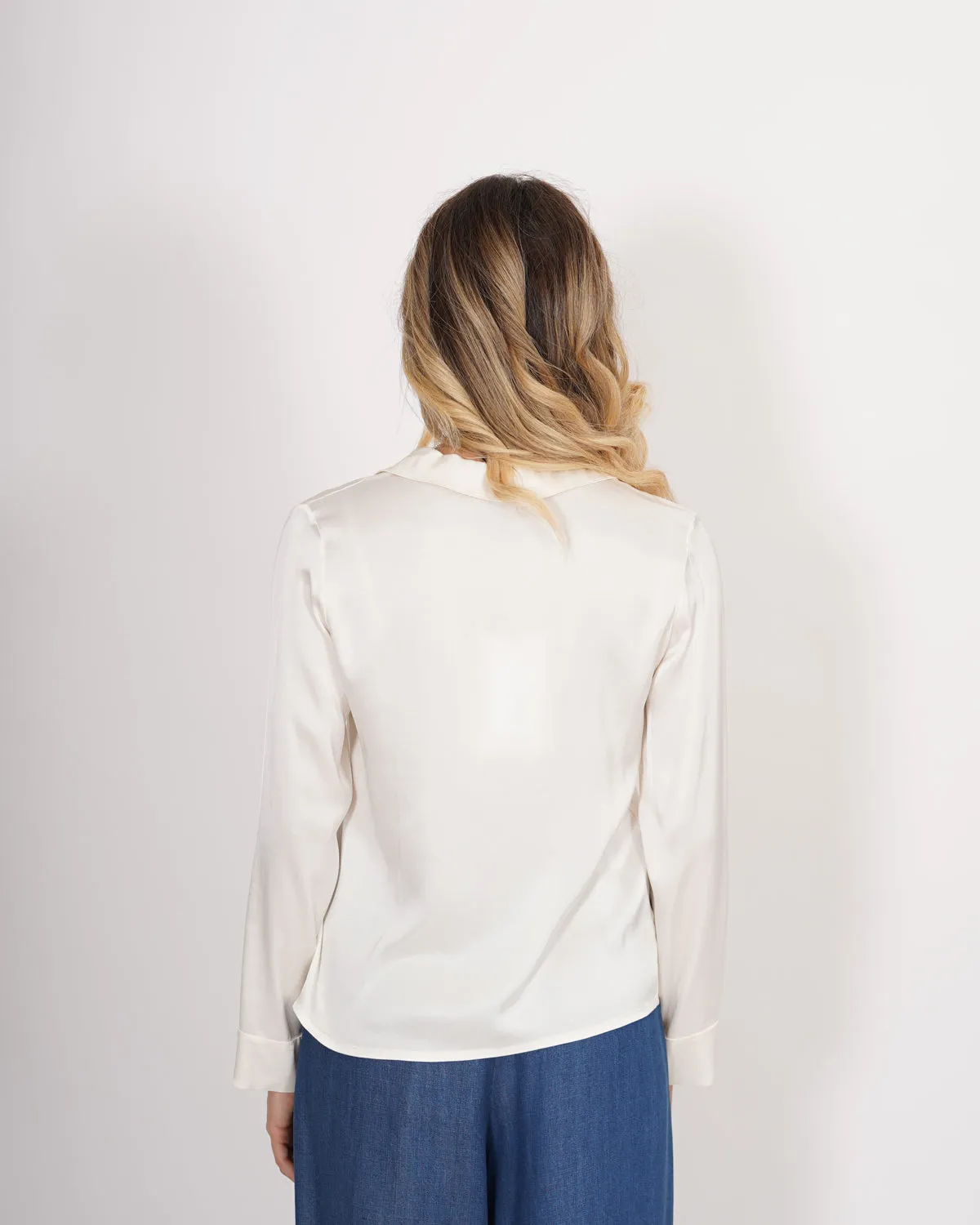 Blusa scollo a v con colletto a camicia in raso - Marquez sold by Hope Fashion product image thumbnail 3