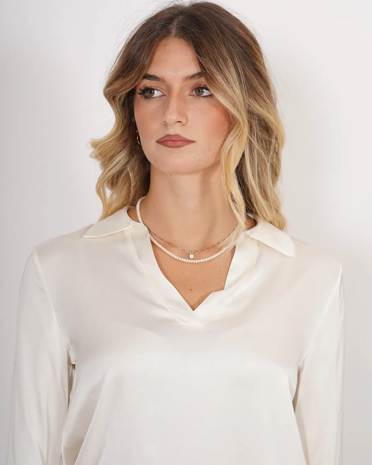 Blusa scollo a v con colletto a camicia in raso - Marquez sold by Hope Fashion product image thumbnail 4