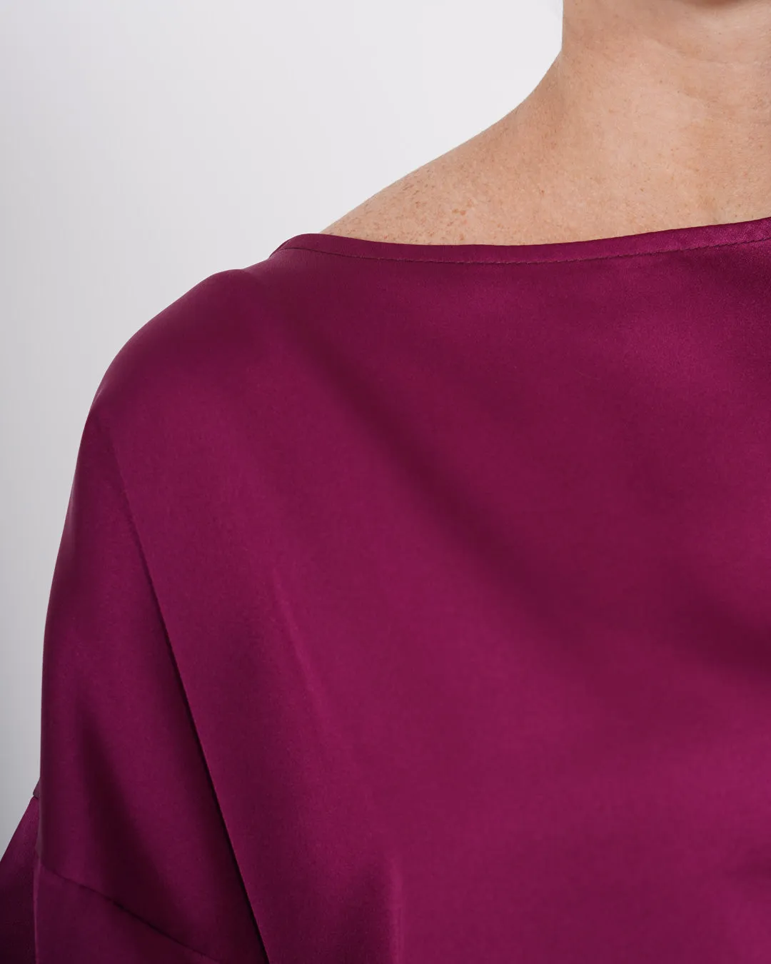 Blusa girocollo mezza manica in tessuto raso di viscosa - Trapano sold by Hope Fashion product image thumbnail 2