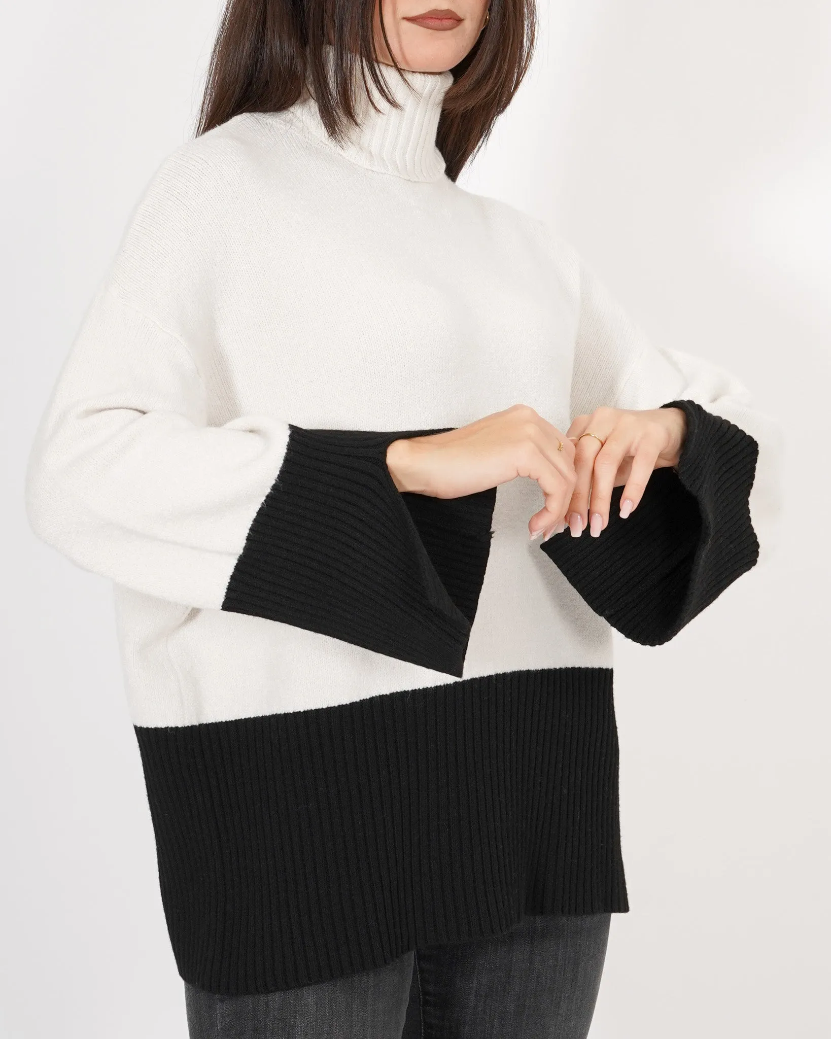 Collo alto bicolor con maniche ampie - Struffolo sold by Hope Fashion product image thumbnail 4