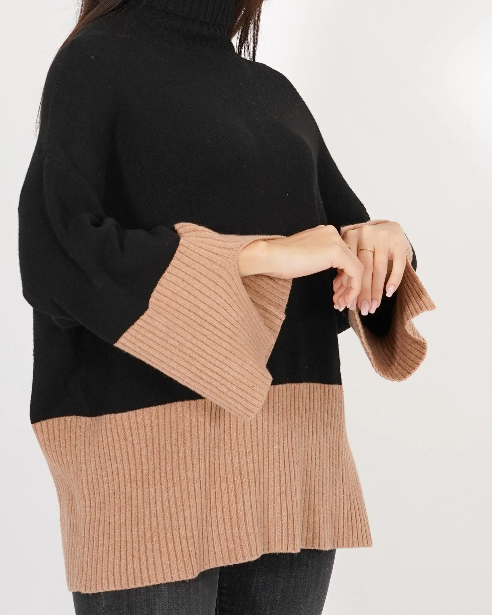 Maglia collo alto bicolor con maniche ampie - Grissino sold by Hope Fashion product image thumbnail 4