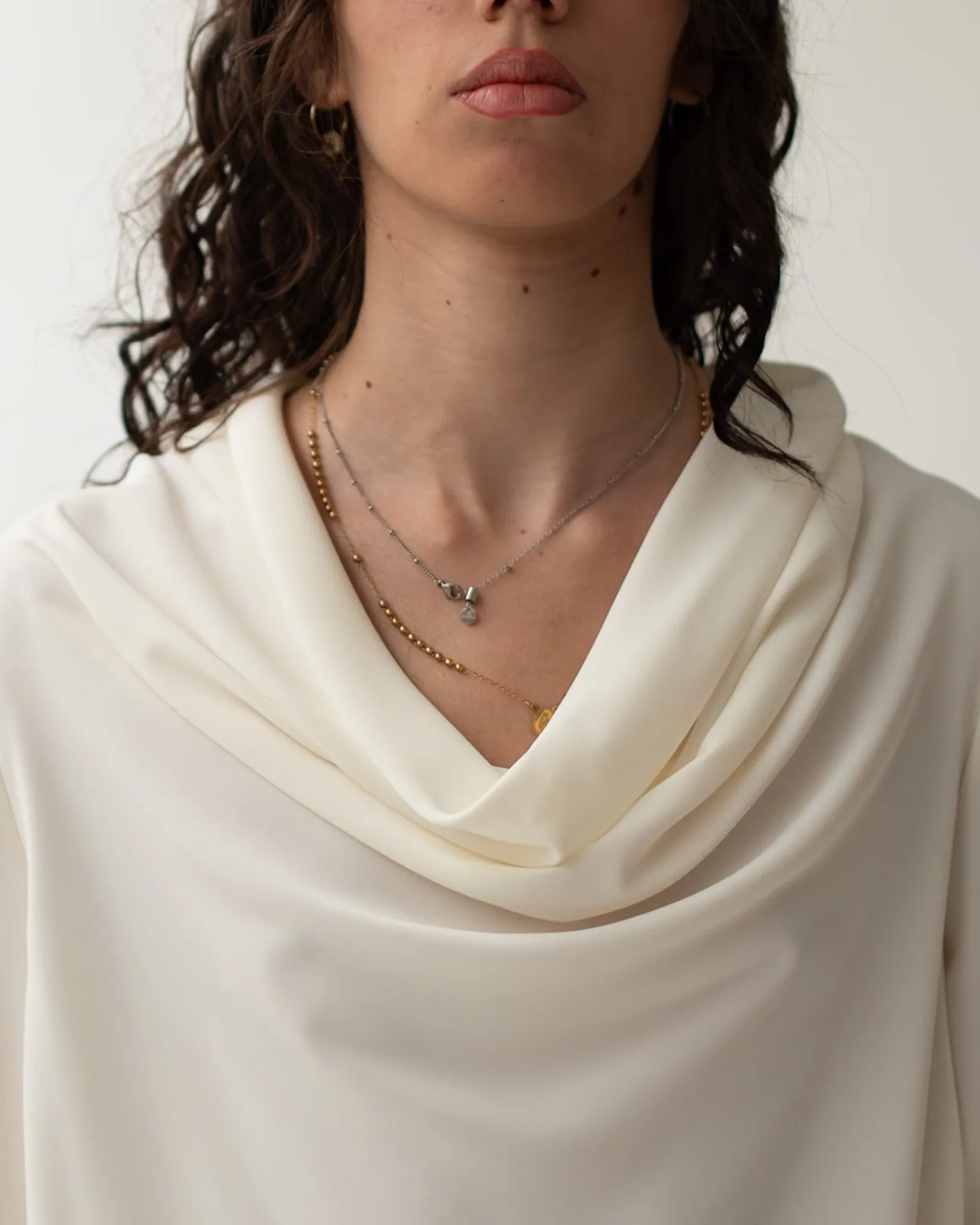 Blusa collo a gronda regular fit in mano seta - Spalato sold by Hope Fashion product image thumbnail 4