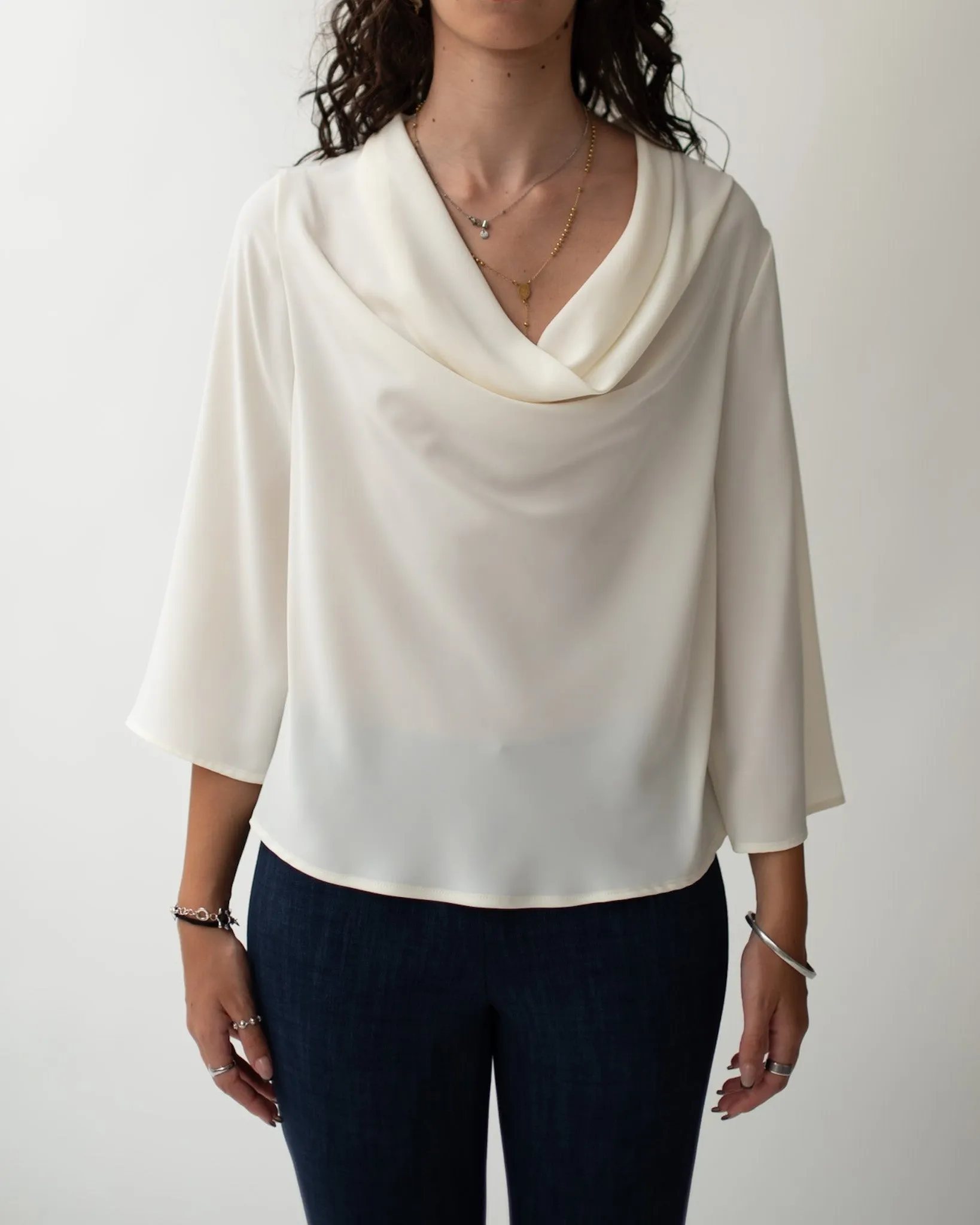 Blusa collo a gronda regular fit in mano seta - Spalato sold by Hope Fashion