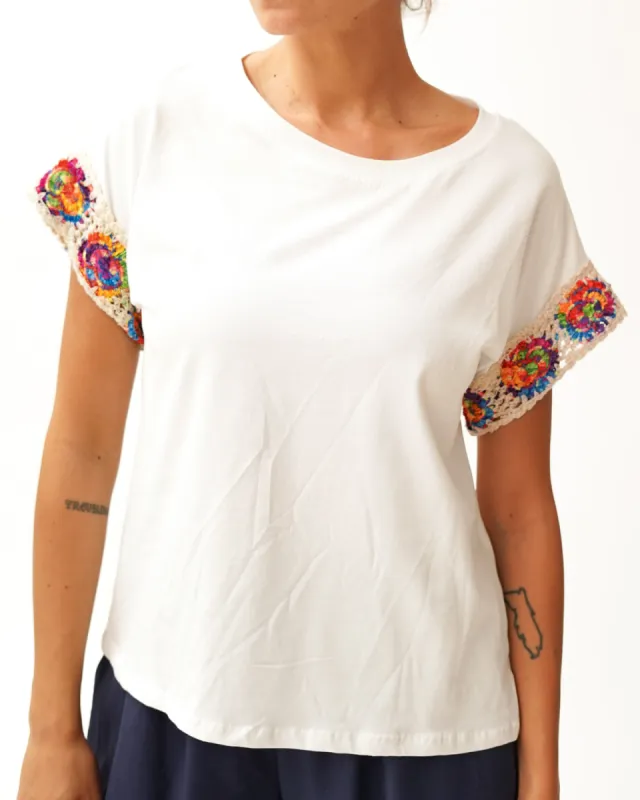T-shirt con ricamo sulla manica - Aristocrazia sold by Hope Fashion
