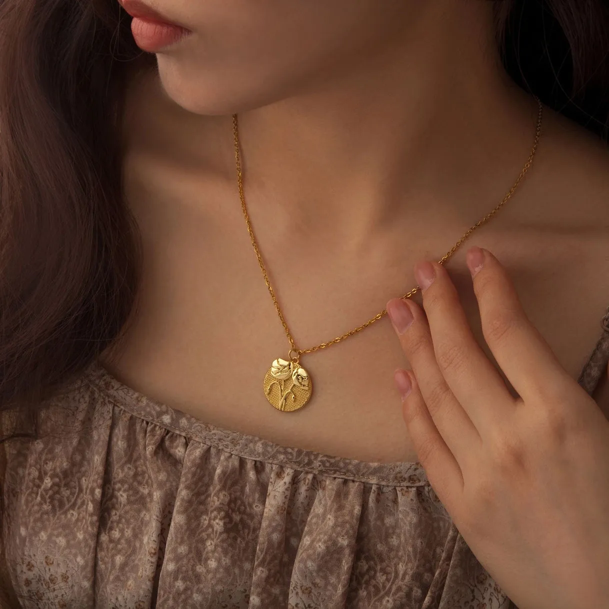 "To My Beautiful Mom" 3D Birth Flower Necklace sold by Anavia product image thumbnail 2