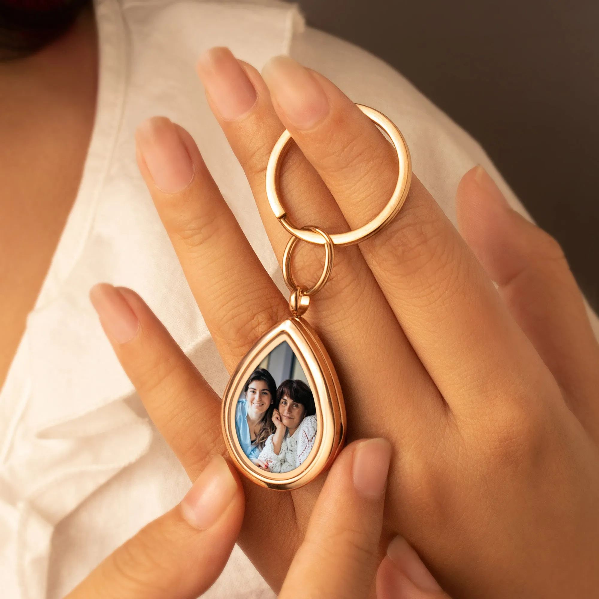 Glass Teardrop Photo Locket Keychain sold by Anavia product image thumbnail 3