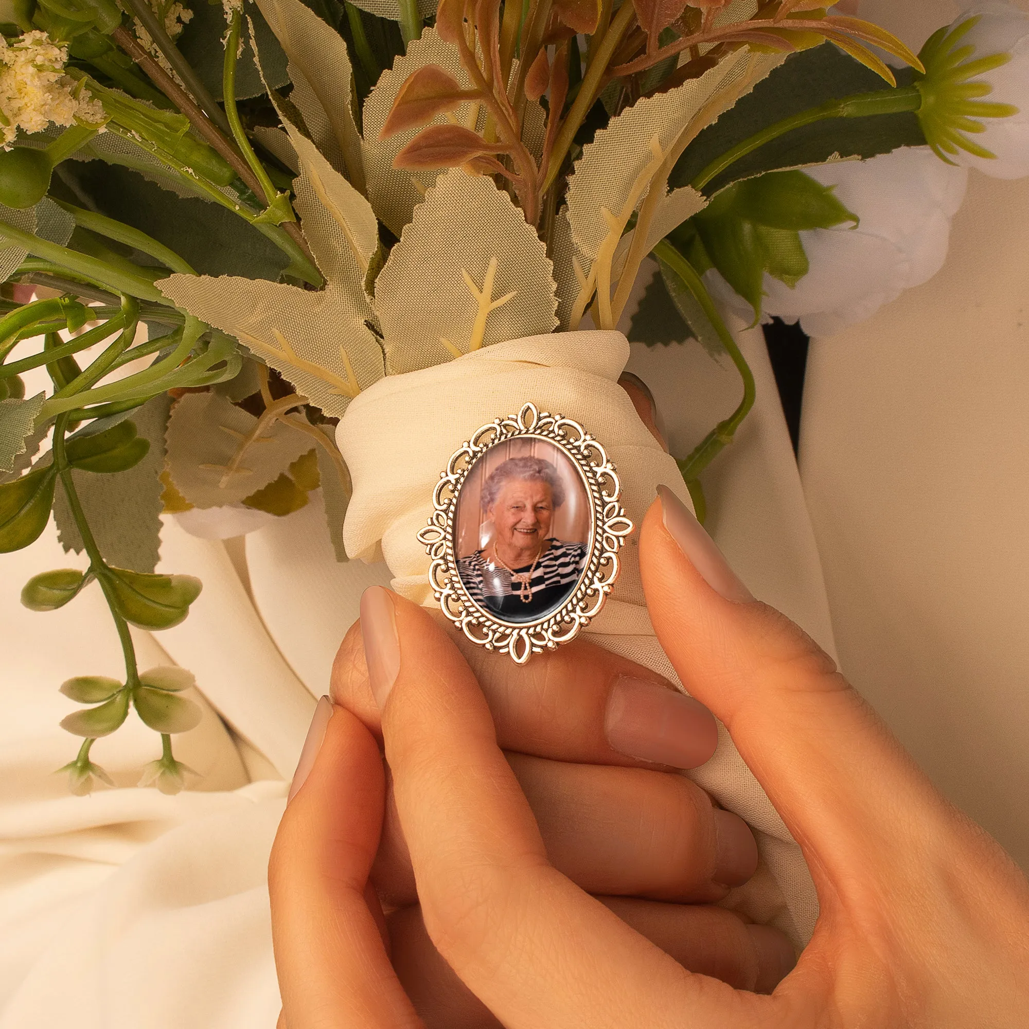 Vintage Oval Resin Wedding Photo Brooch Pin sold by Anavia product image thumbnail 2