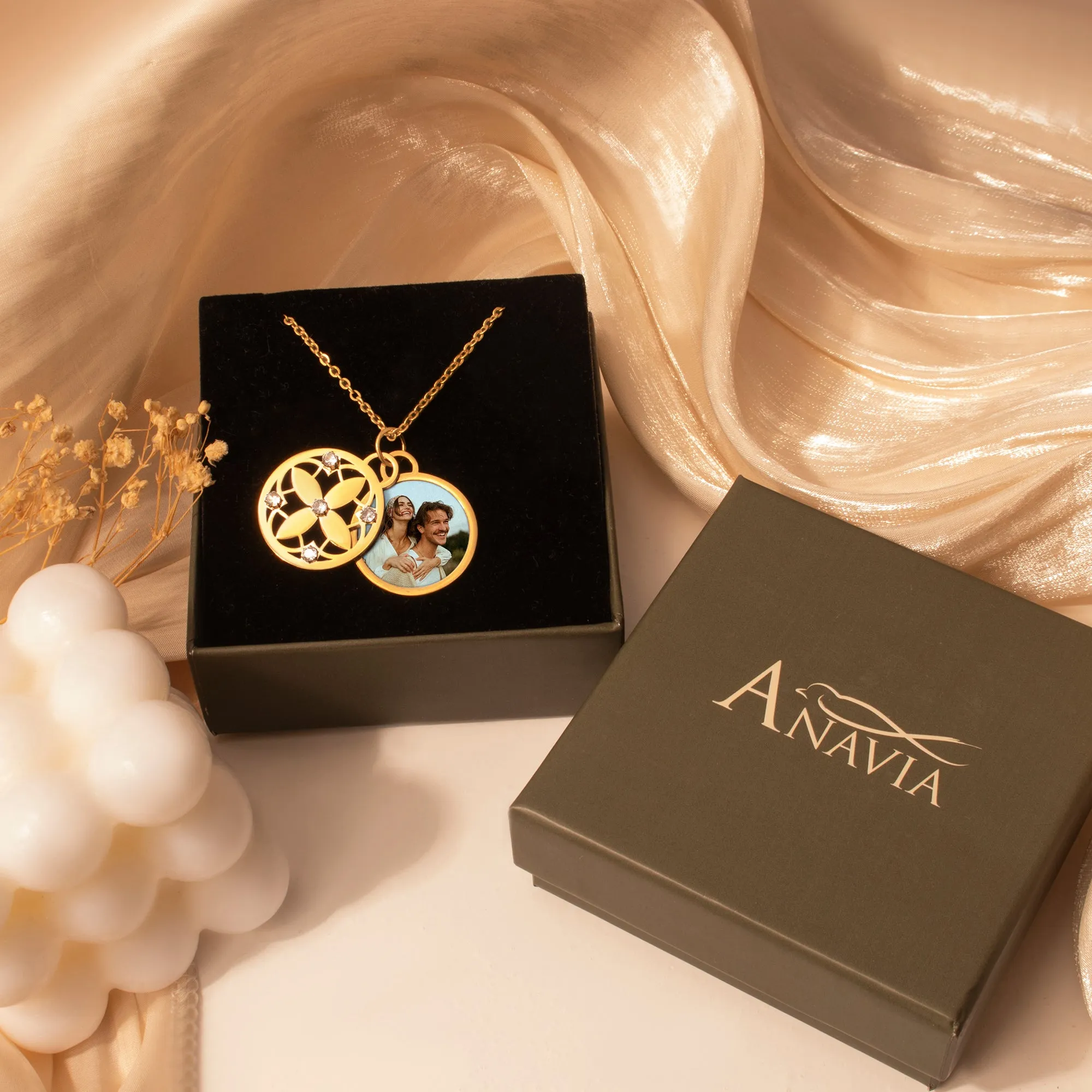 Four Leaf Photo Necklace sold by Anavia product image thumbnail 5