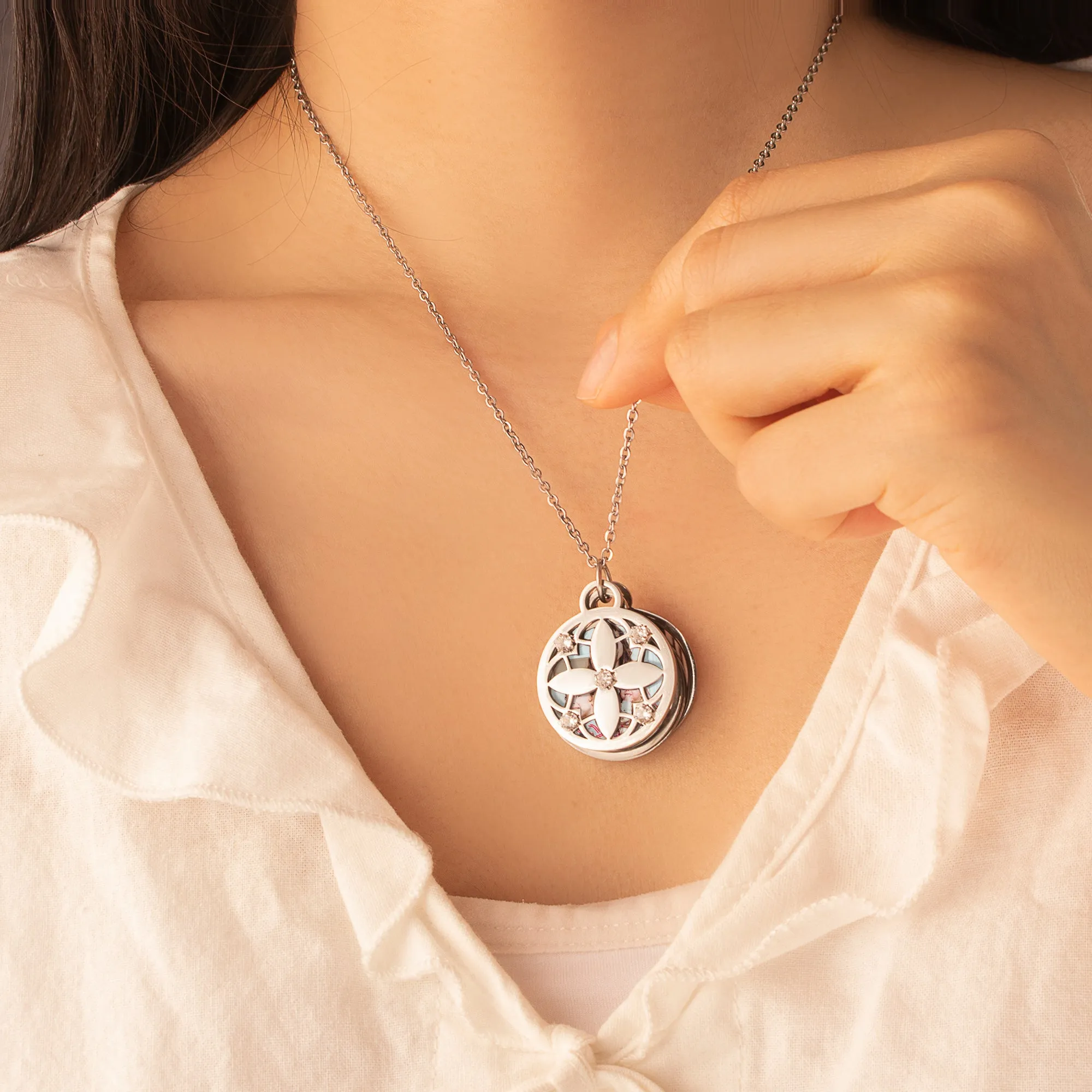 Four Leaf Photo Necklace sold by Anavia product image thumbnail 2