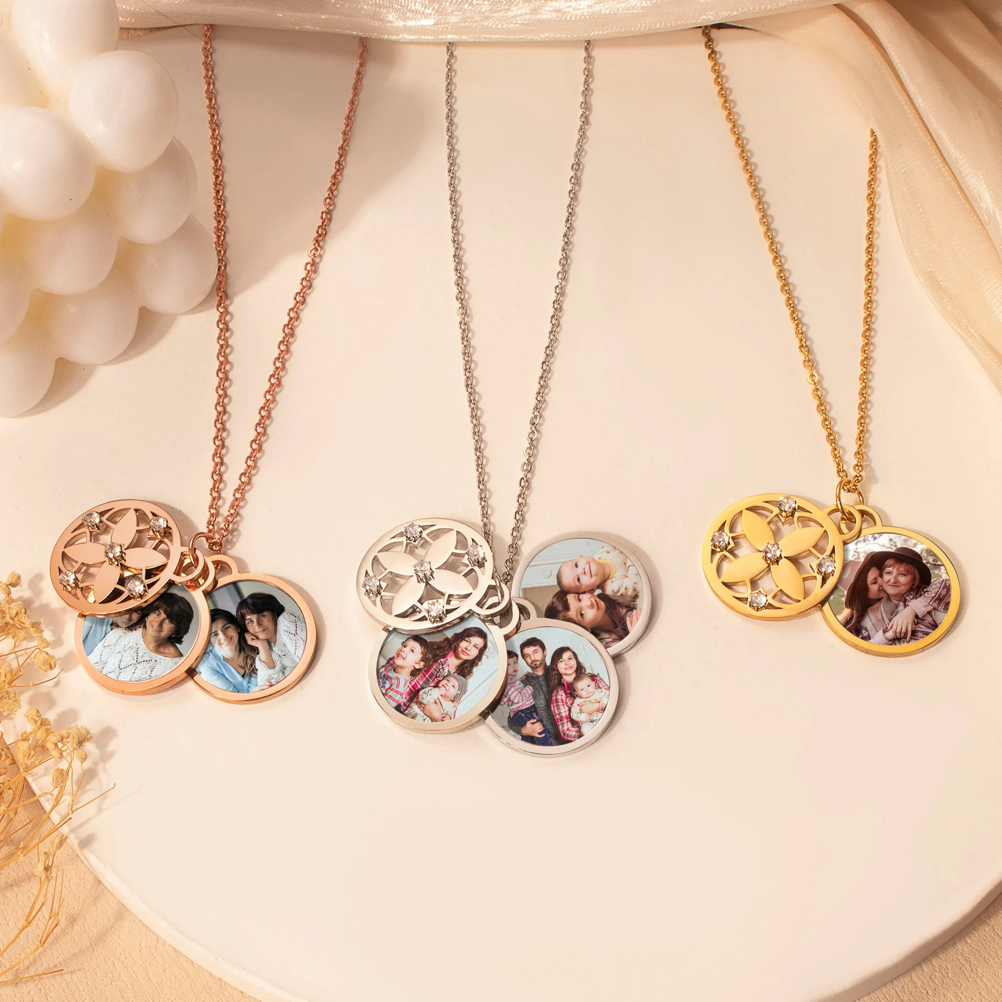 Four Leaf Photo Necklace sold by Anavia product image thumbnail 3