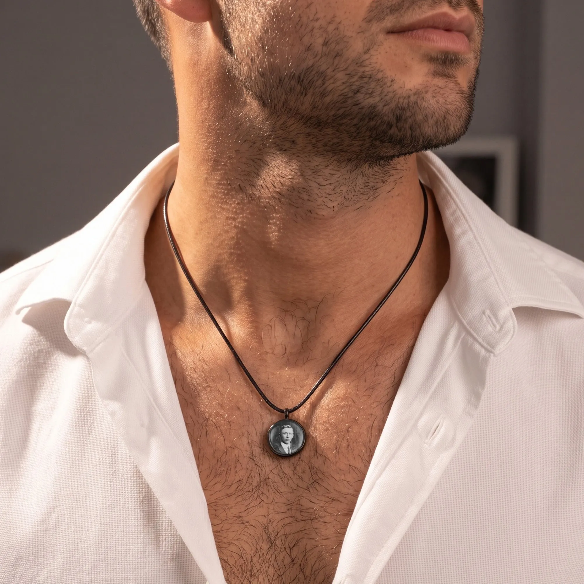 Round Memorial Ashes Holder Necklace with Photo sold by Anavia product image thumbnail 2