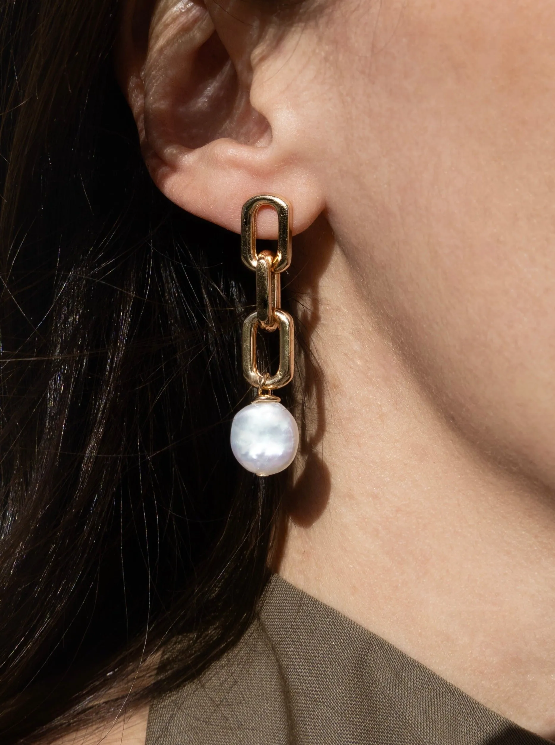 Monroe Coin Pearl sold by Adorn Pili product image thumbnail 2